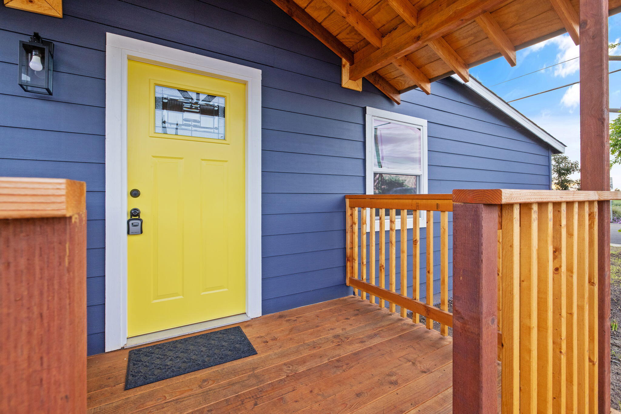 1175 W Maple St, Exeter, CA 93221