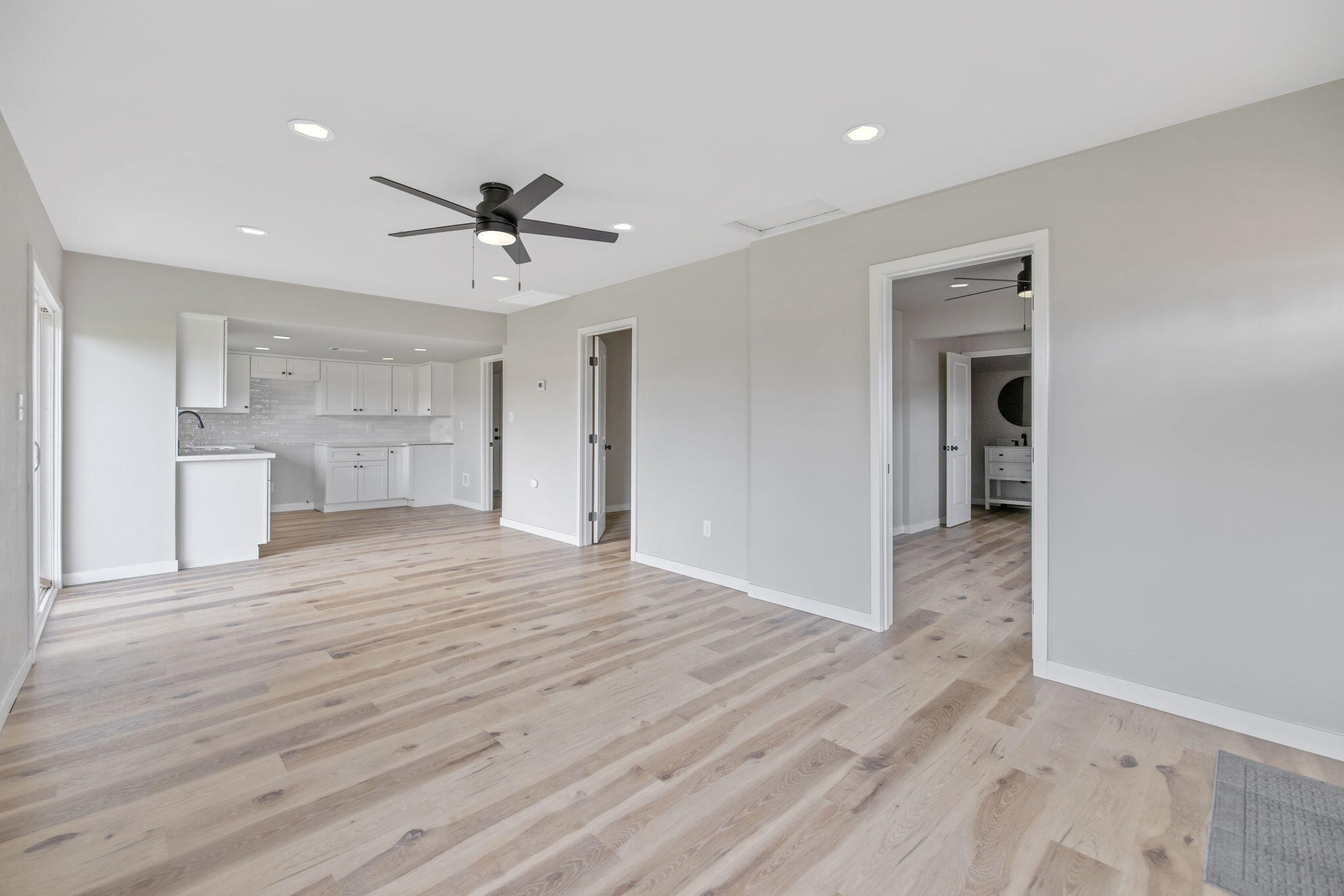 1175 W Maple St, Exeter, CA 93221