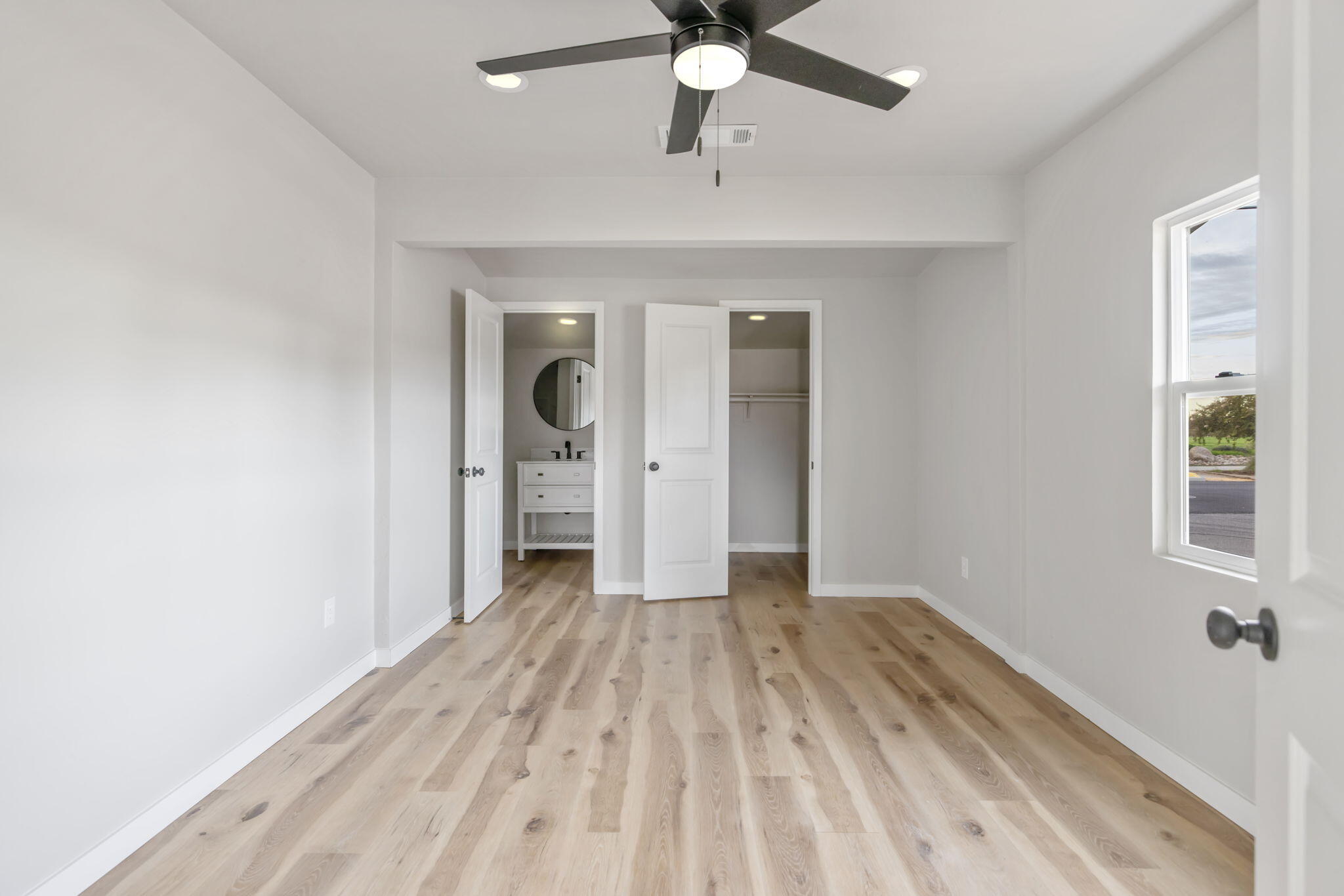 1175 W Maple St, Exeter, CA 93221