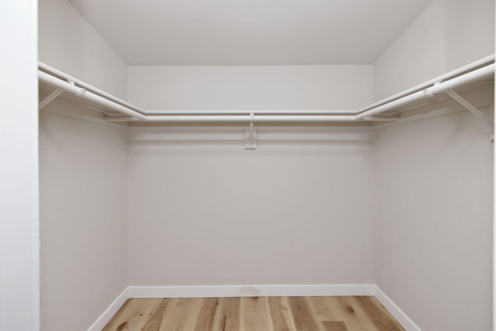 1175 W Maple St, Exeter, CA 93221