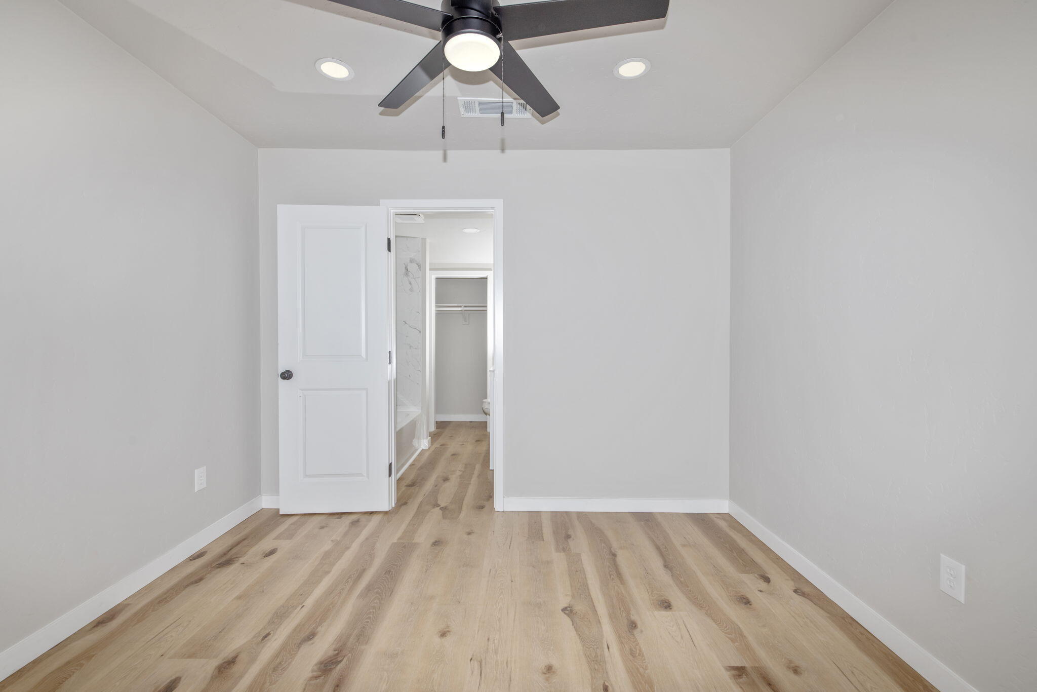 1175 W Maple St, Exeter, CA 93221