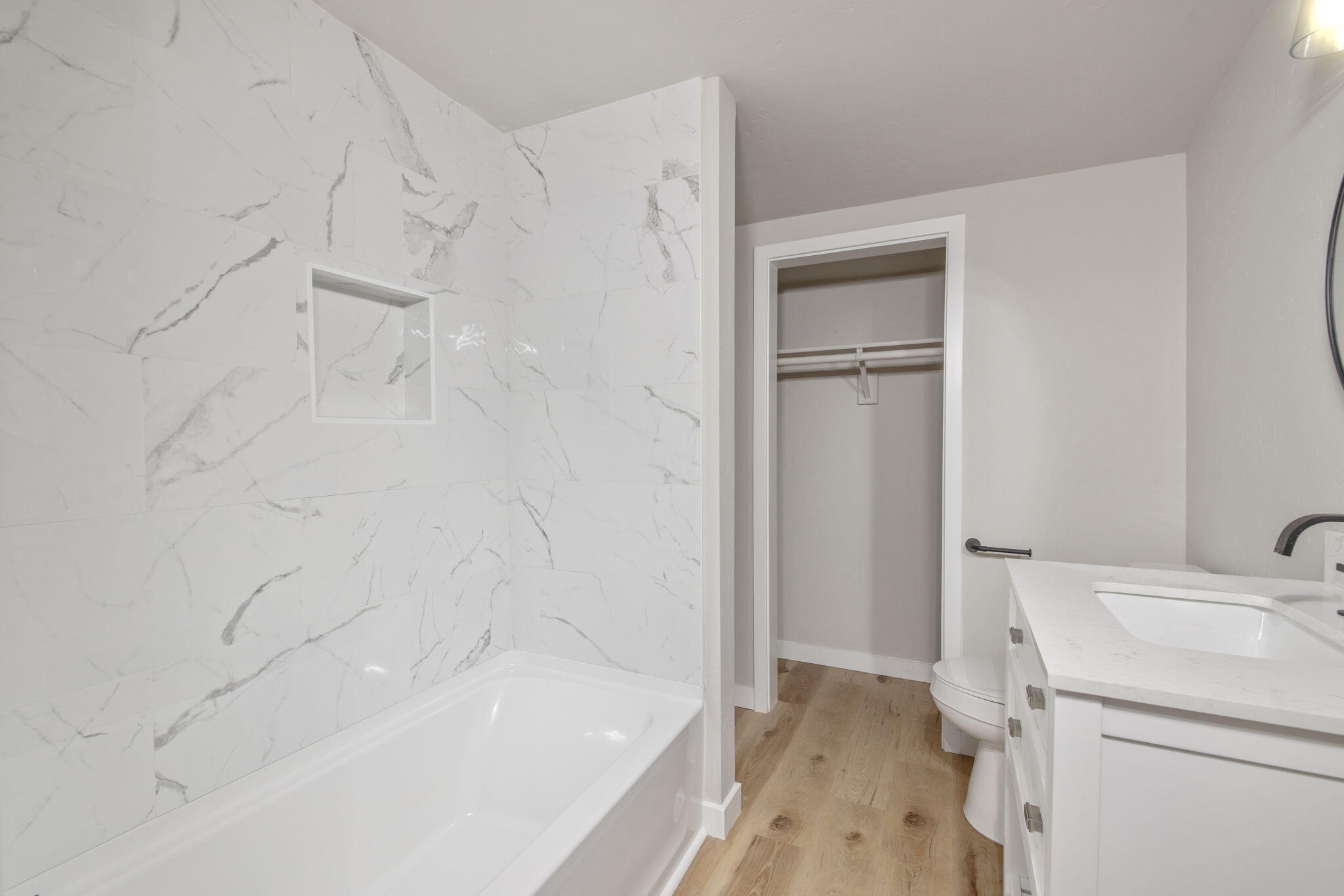 1175 W Maple St, Exeter, CA 93221