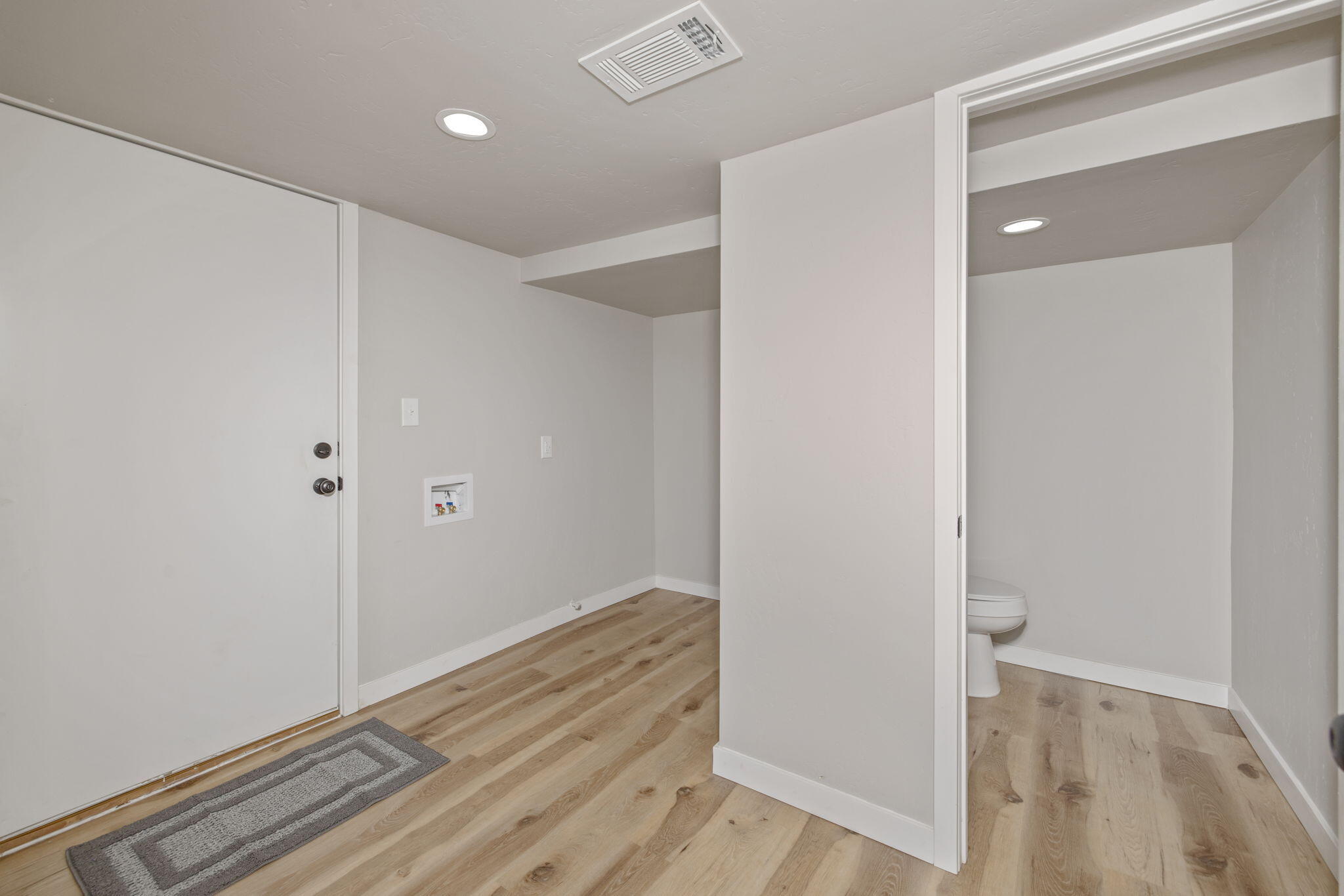 1175 W Maple St, Exeter, CA 93221