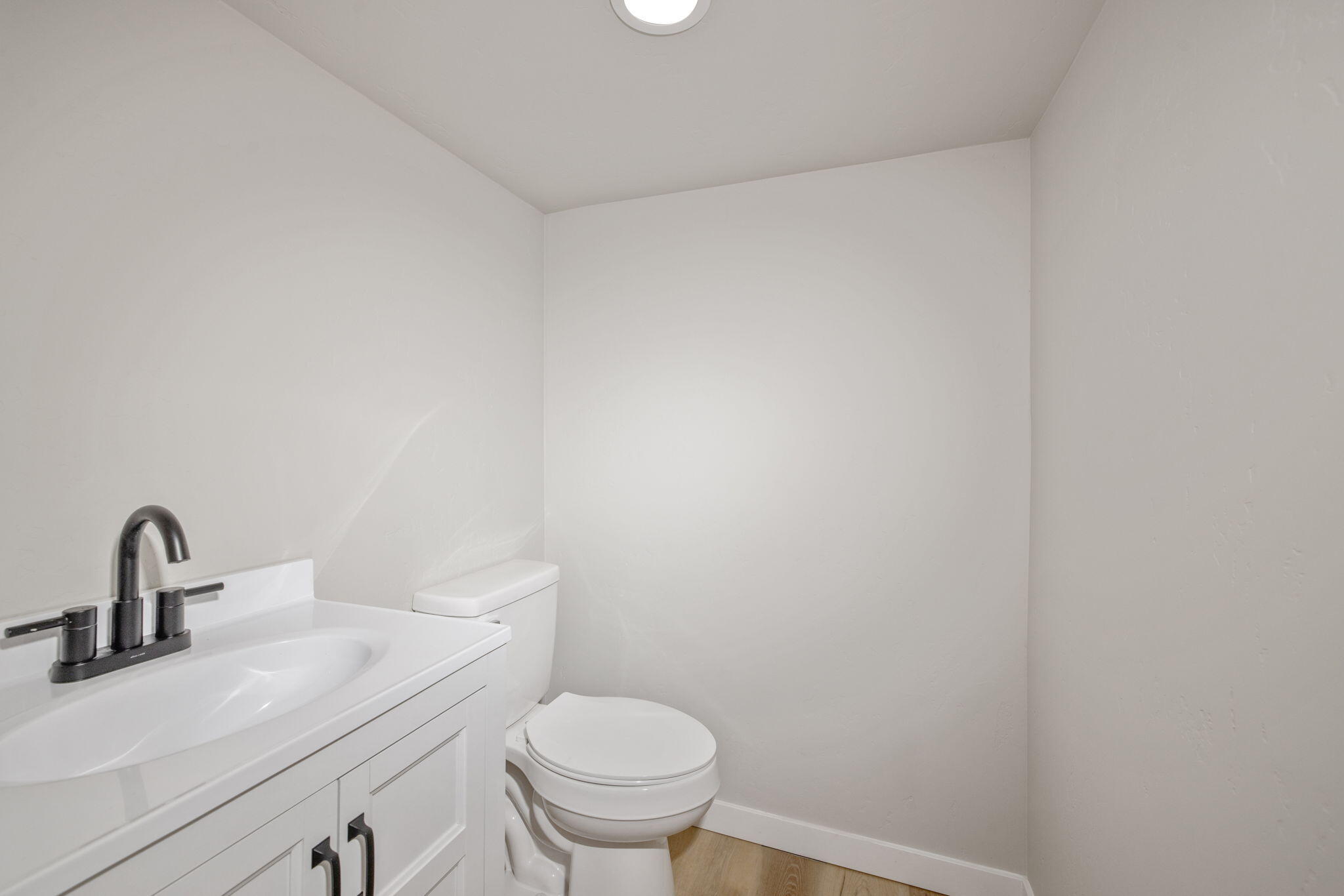 1175 W Maple St, Exeter, CA 93221