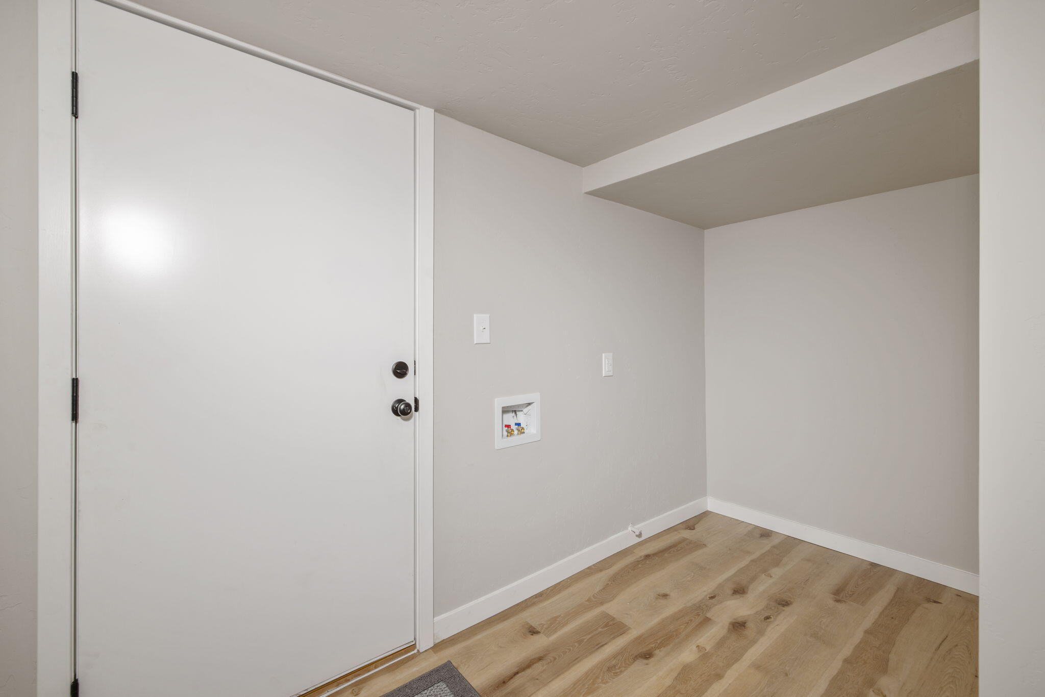 1175 W Maple St, Exeter, CA 93221