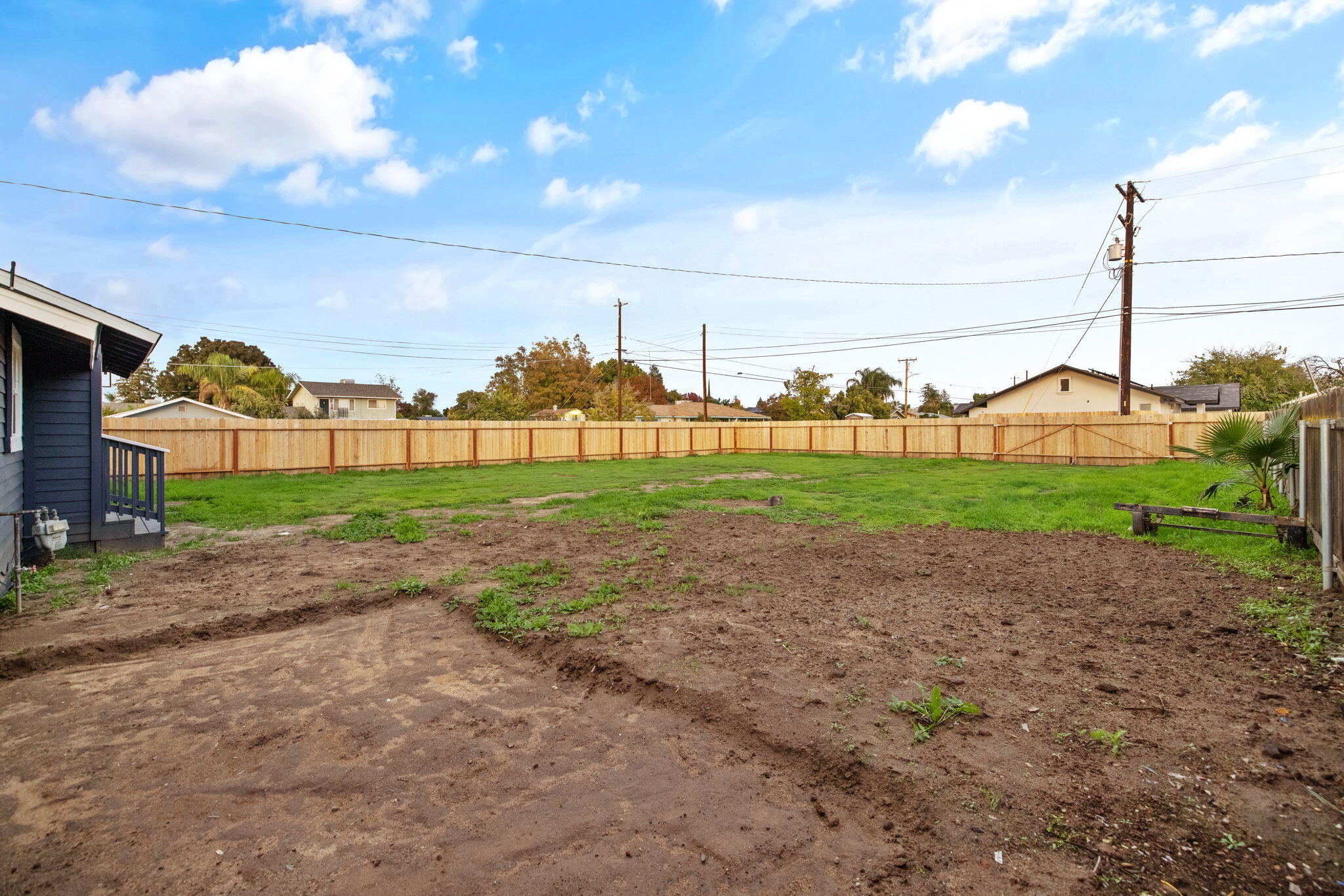 1175 W Maple St, Exeter, CA 93221