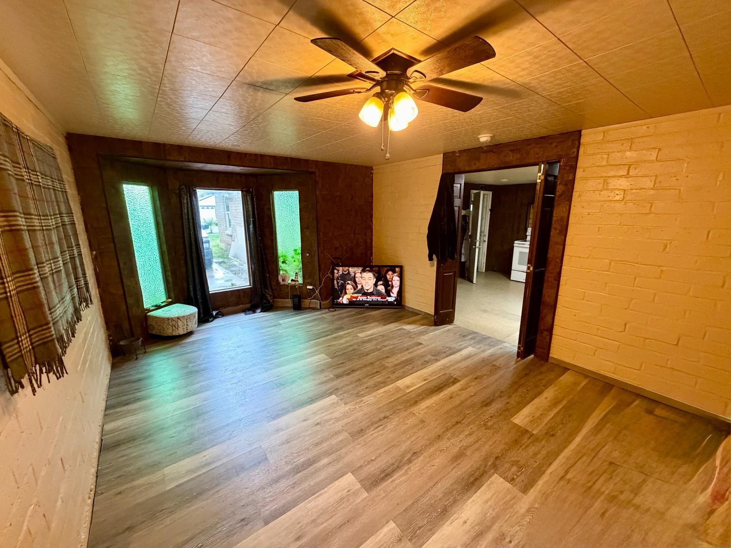 313 S K St, Madera, CA 93637