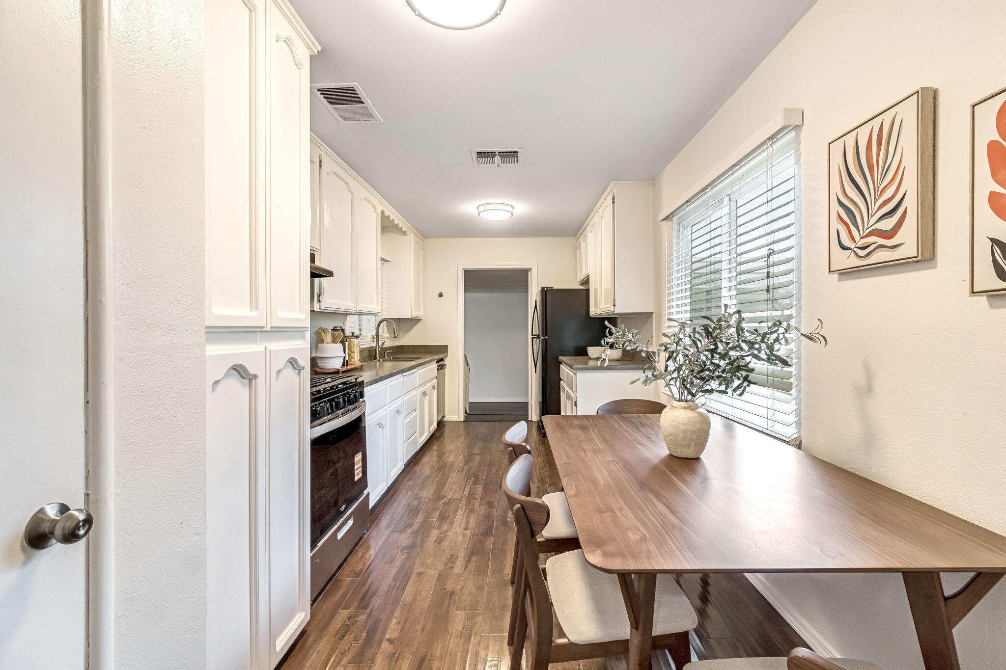 6048 N Del Mar Ave, Fresno, CA 93704