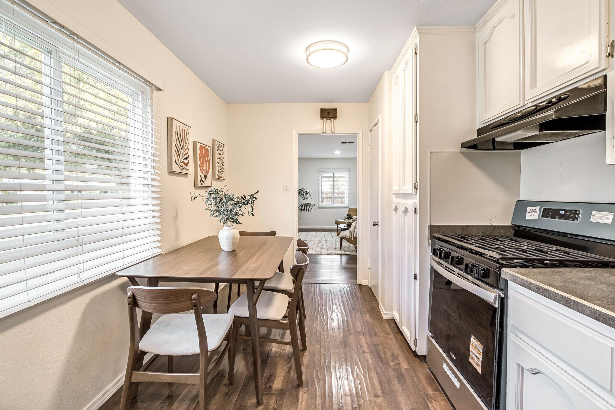 6048 N Del Mar Ave, Fresno, CA 93704