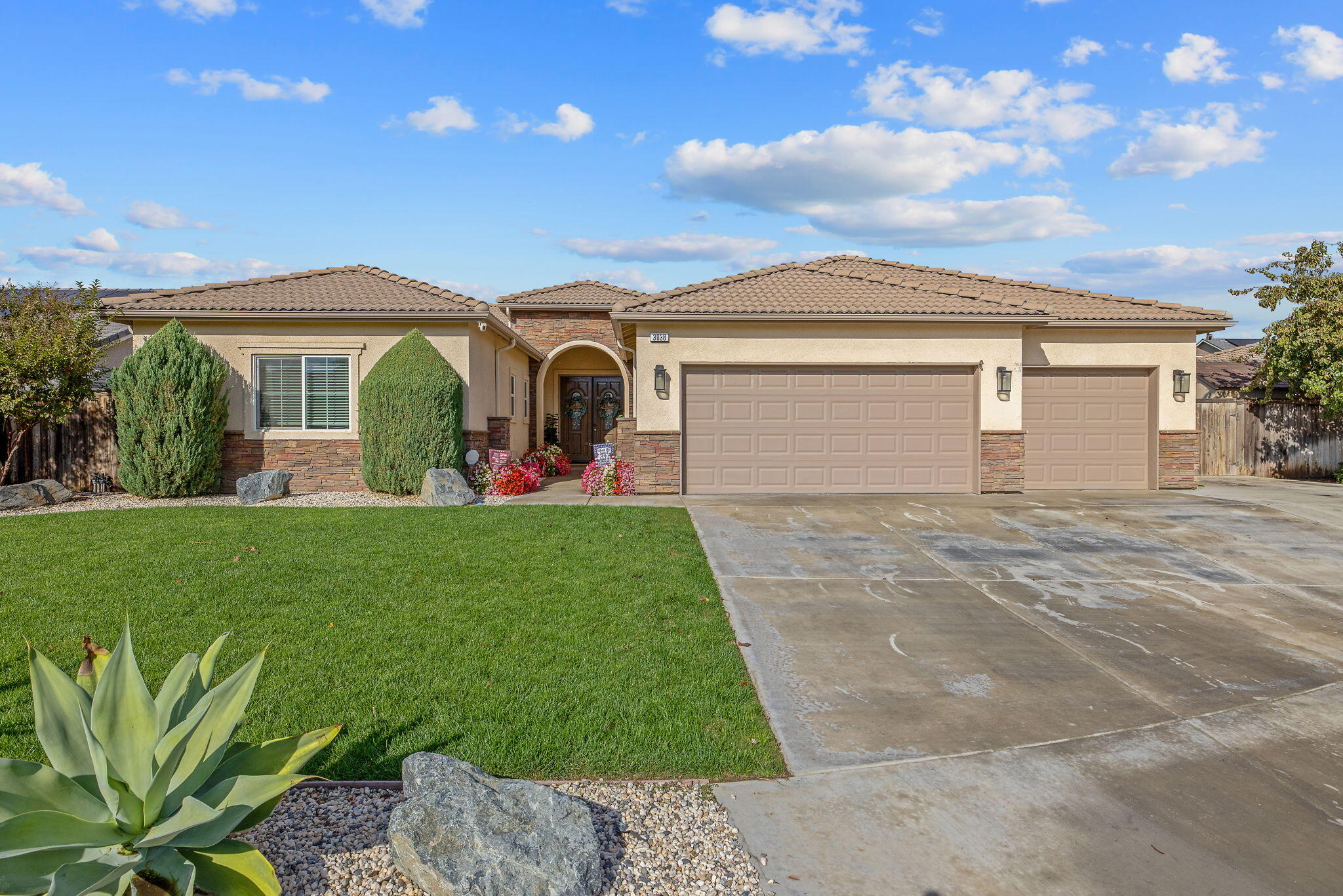 3038 E Beech Ct, Visalia, CA 93292