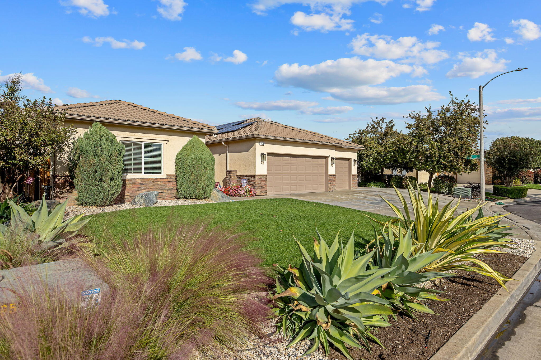 3038 E Beech Ct, Visalia, CA 93292