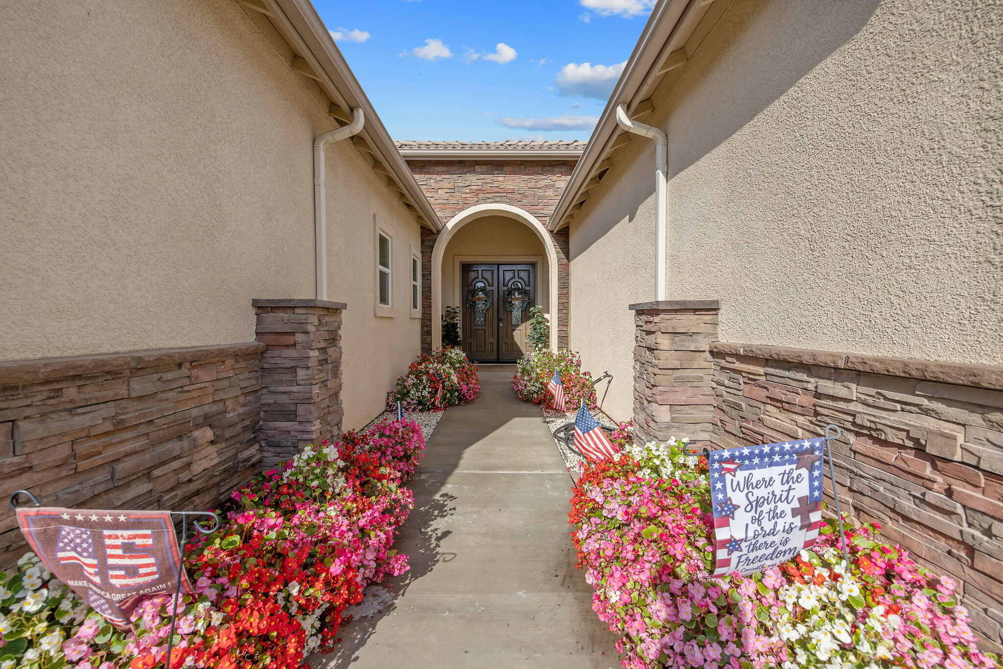 3038 E Beech Ct, Visalia, CA 93292