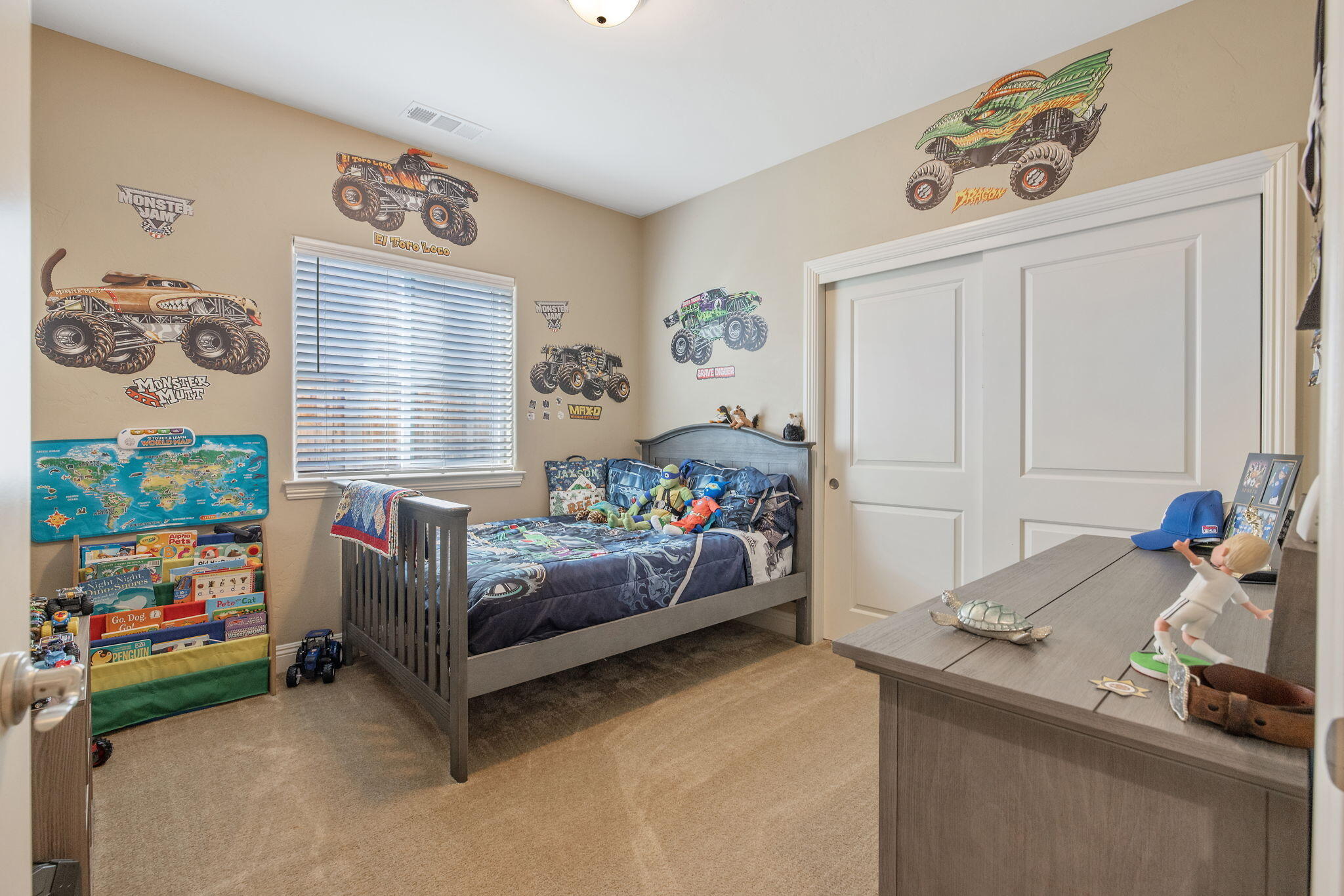 3038 E Beech Ct, Visalia, CA 93292