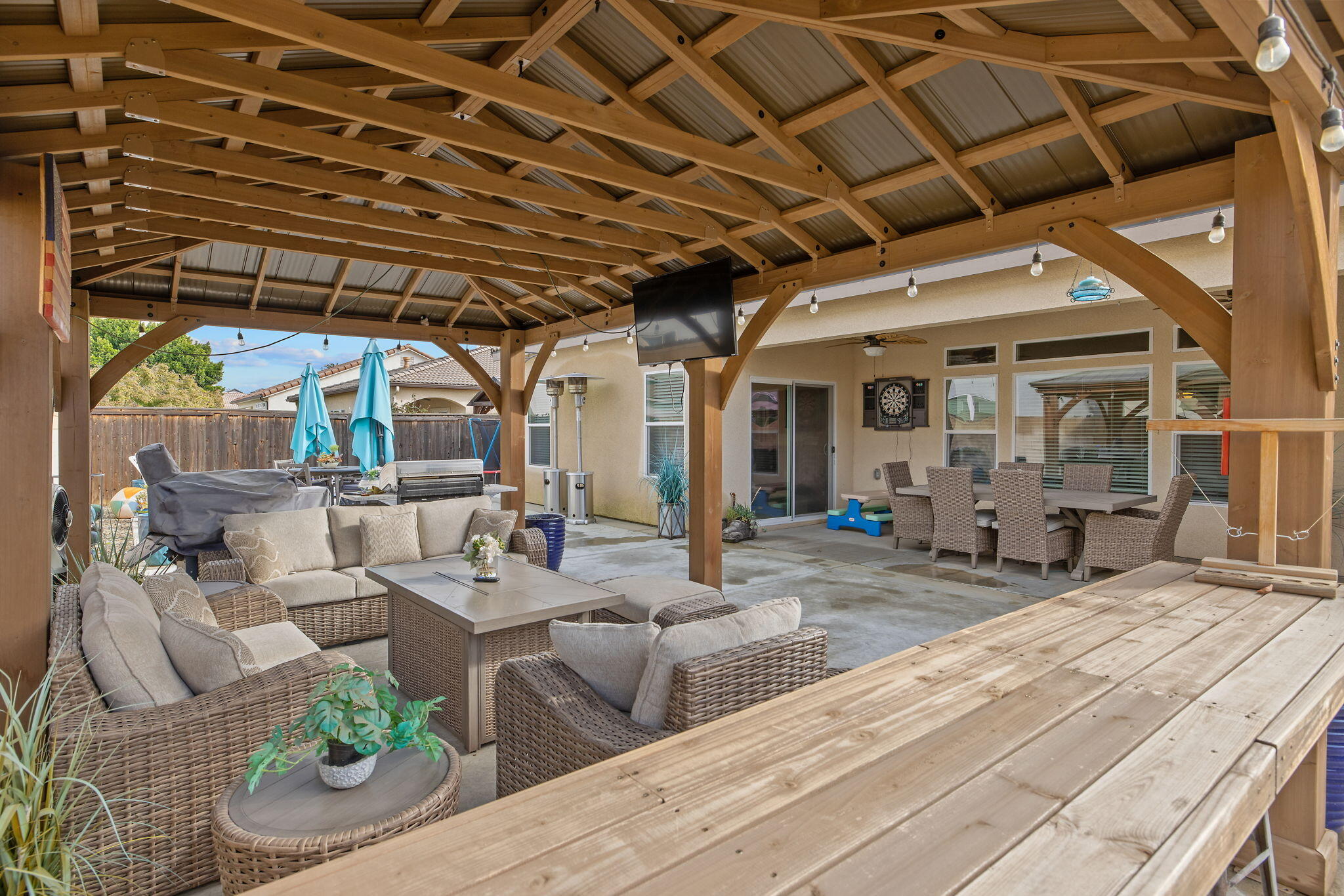 3038 E Beech Ct, Visalia, CA 93292