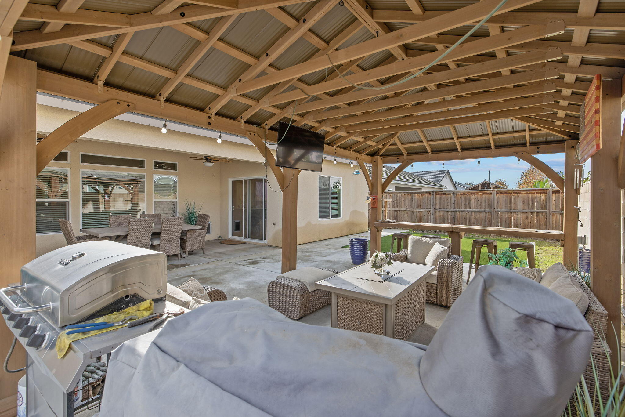 3038 E Beech Ct, Visalia, CA 93292