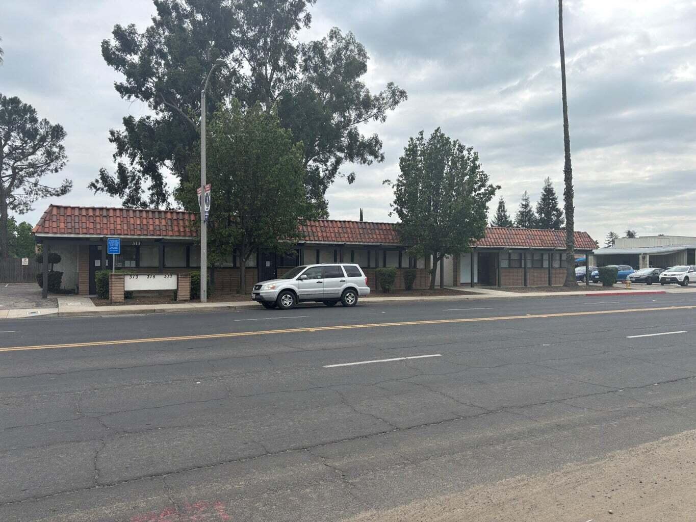 313-317 W Henderson Ave, Porterville, CA 93257