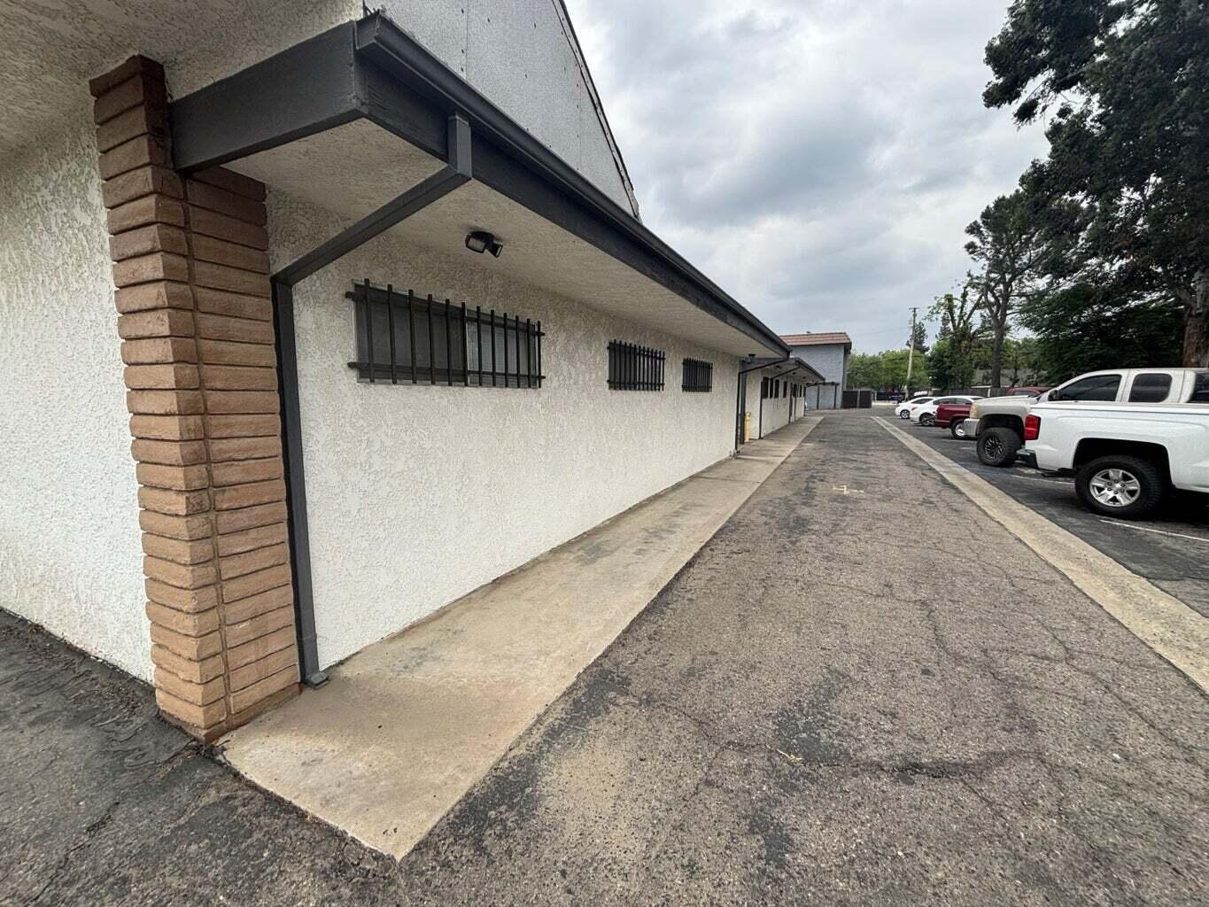 313-317 W Henderson Ave, Porterville, CA 93257