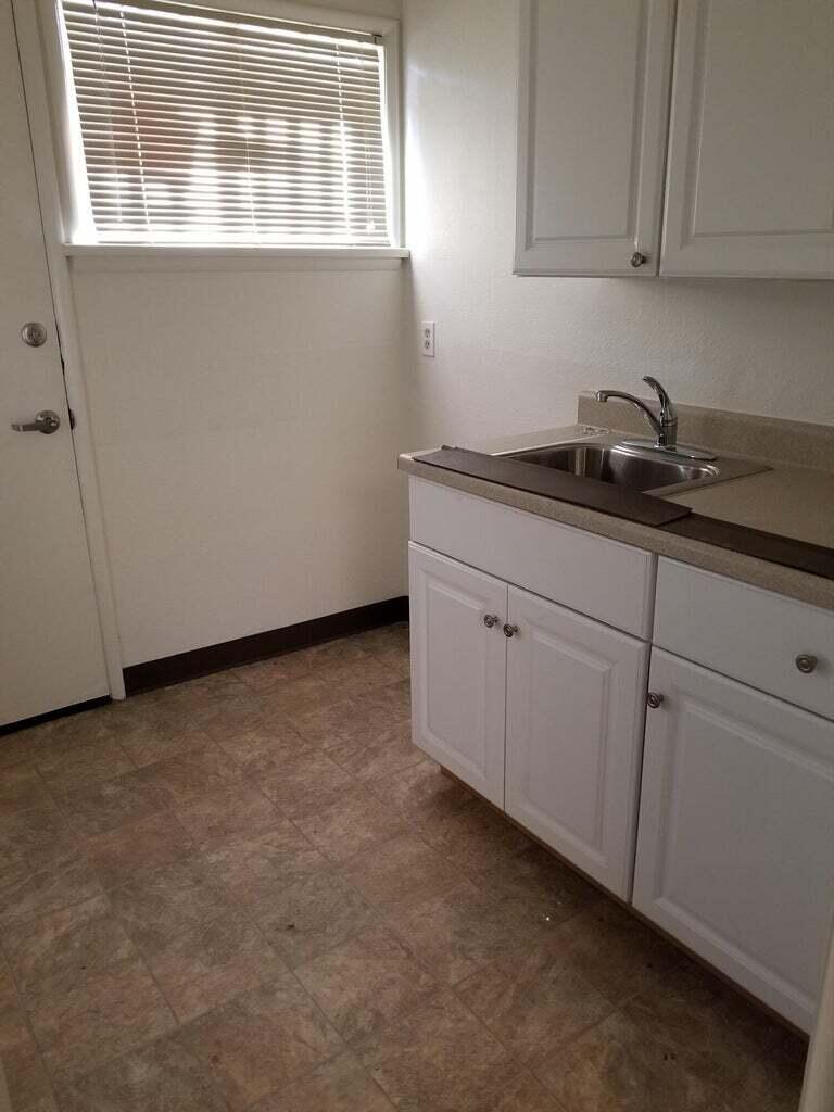 313-317 W Henderson Ave, Porterville, CA 93257