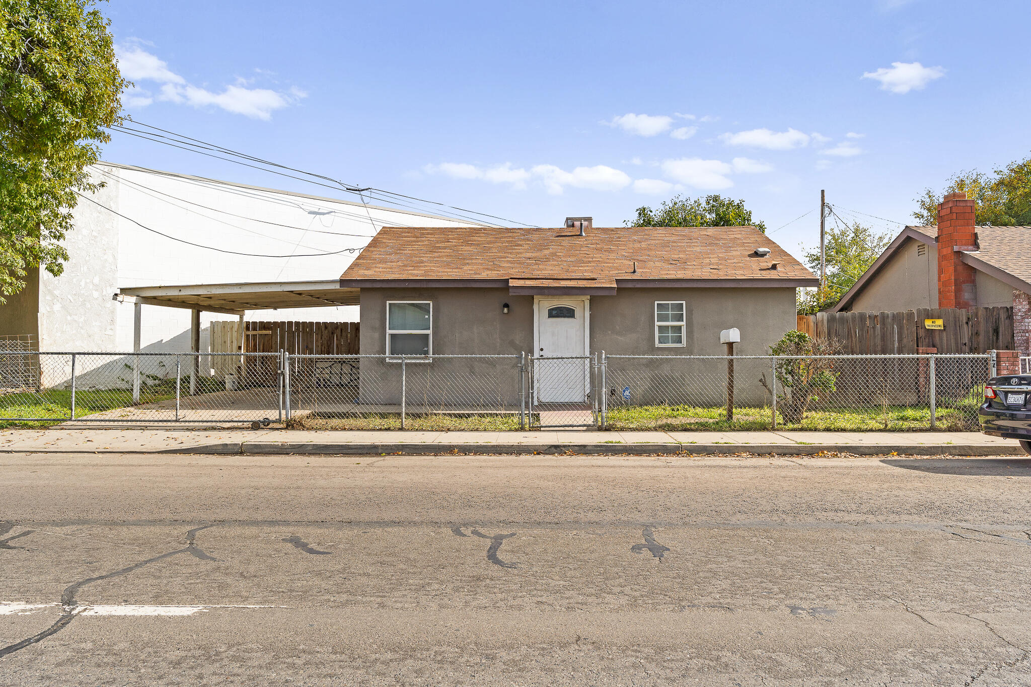 1106 N West St, Visalia, CA 93291