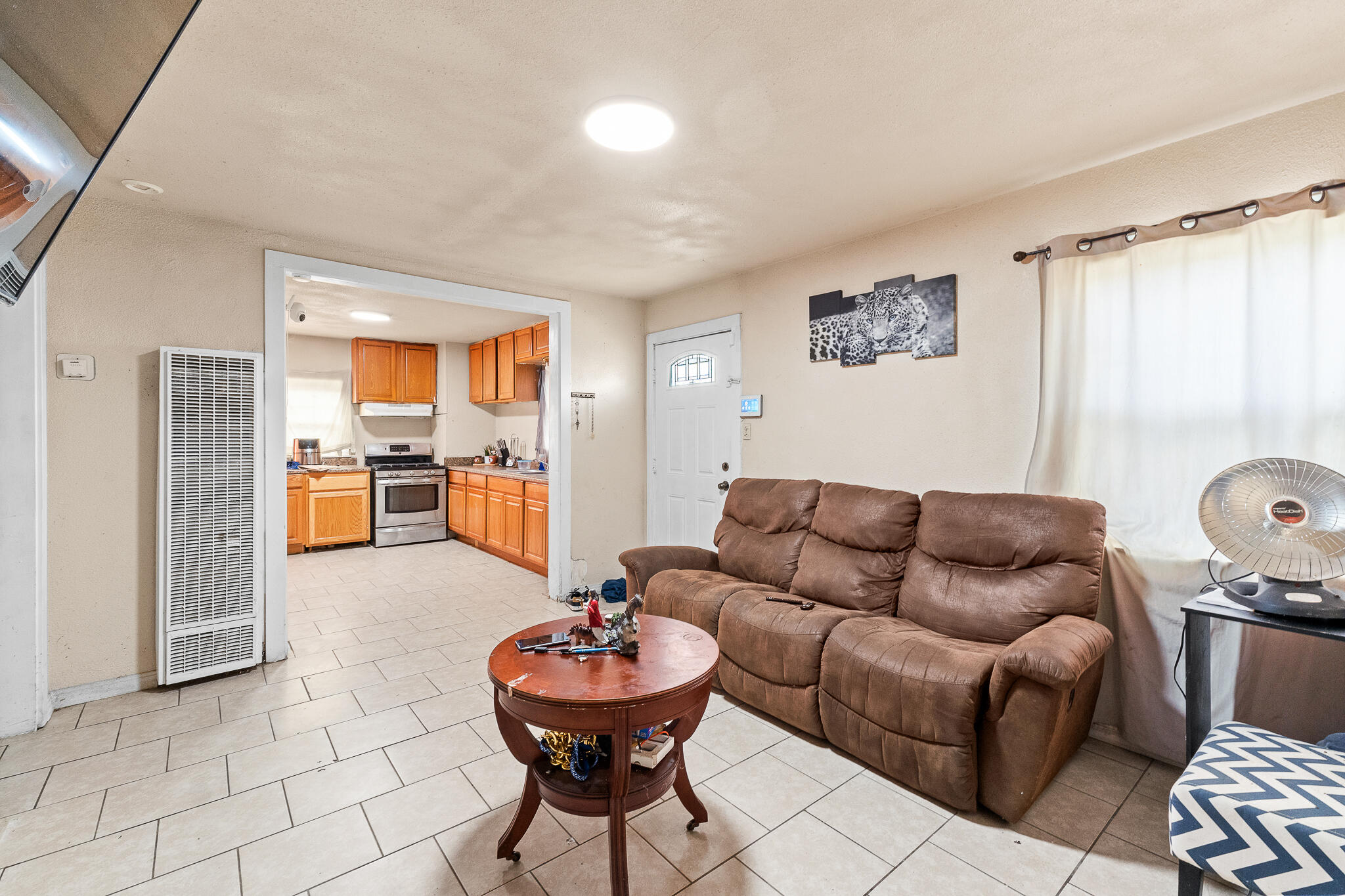 1106 N West St, Visalia, CA 93291