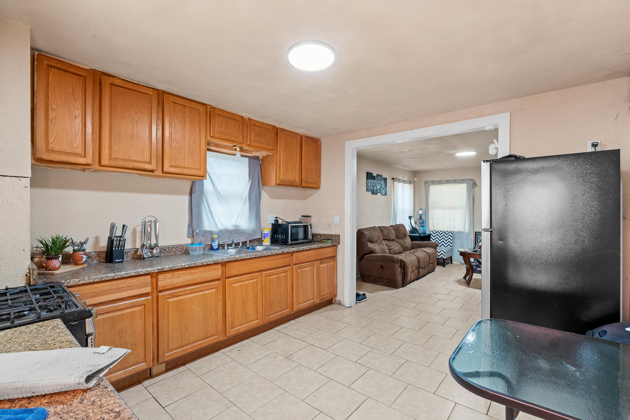 1106 N West St, Visalia, CA 93291