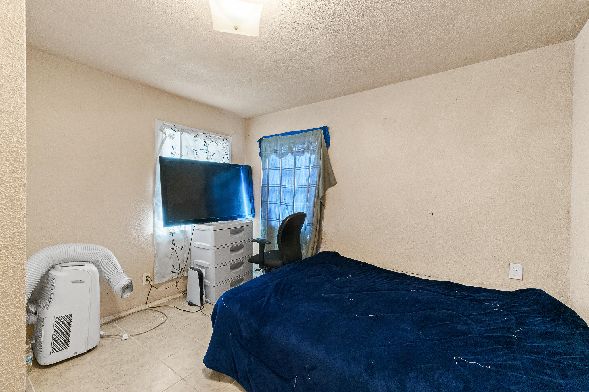 1106 N West St, Visalia, CA 93291