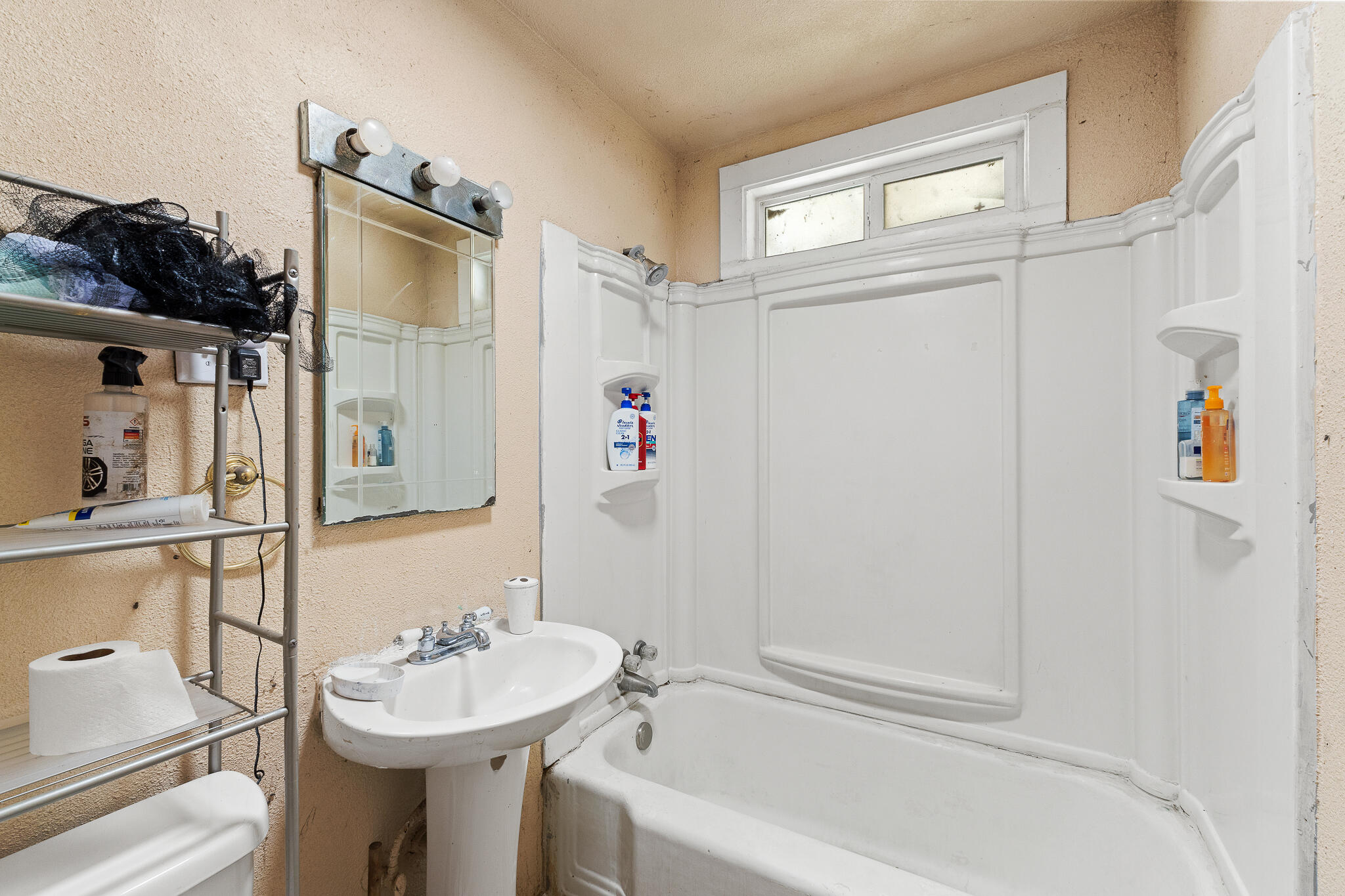 1106 N West St, Visalia, CA 93291