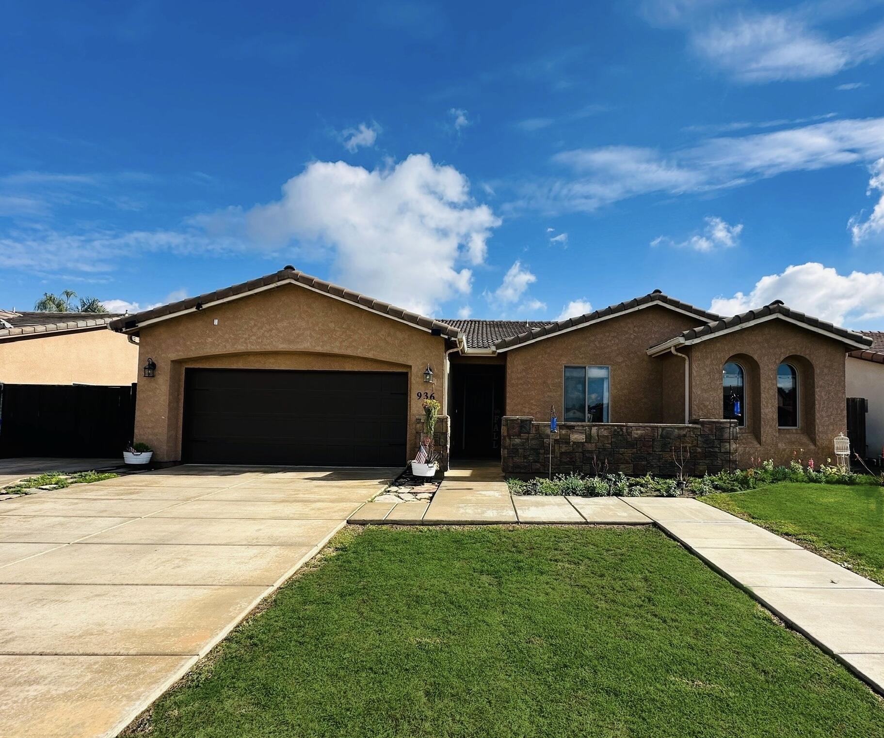 936 N Red Oak St, Porterville, CA 93257