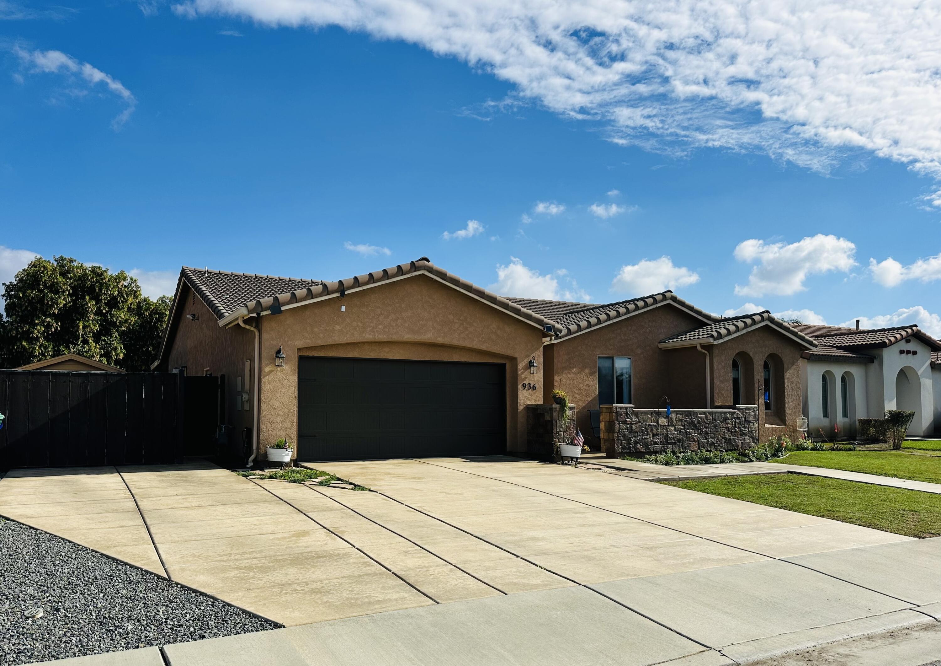 936 N Red Oak St, Porterville, CA 93257