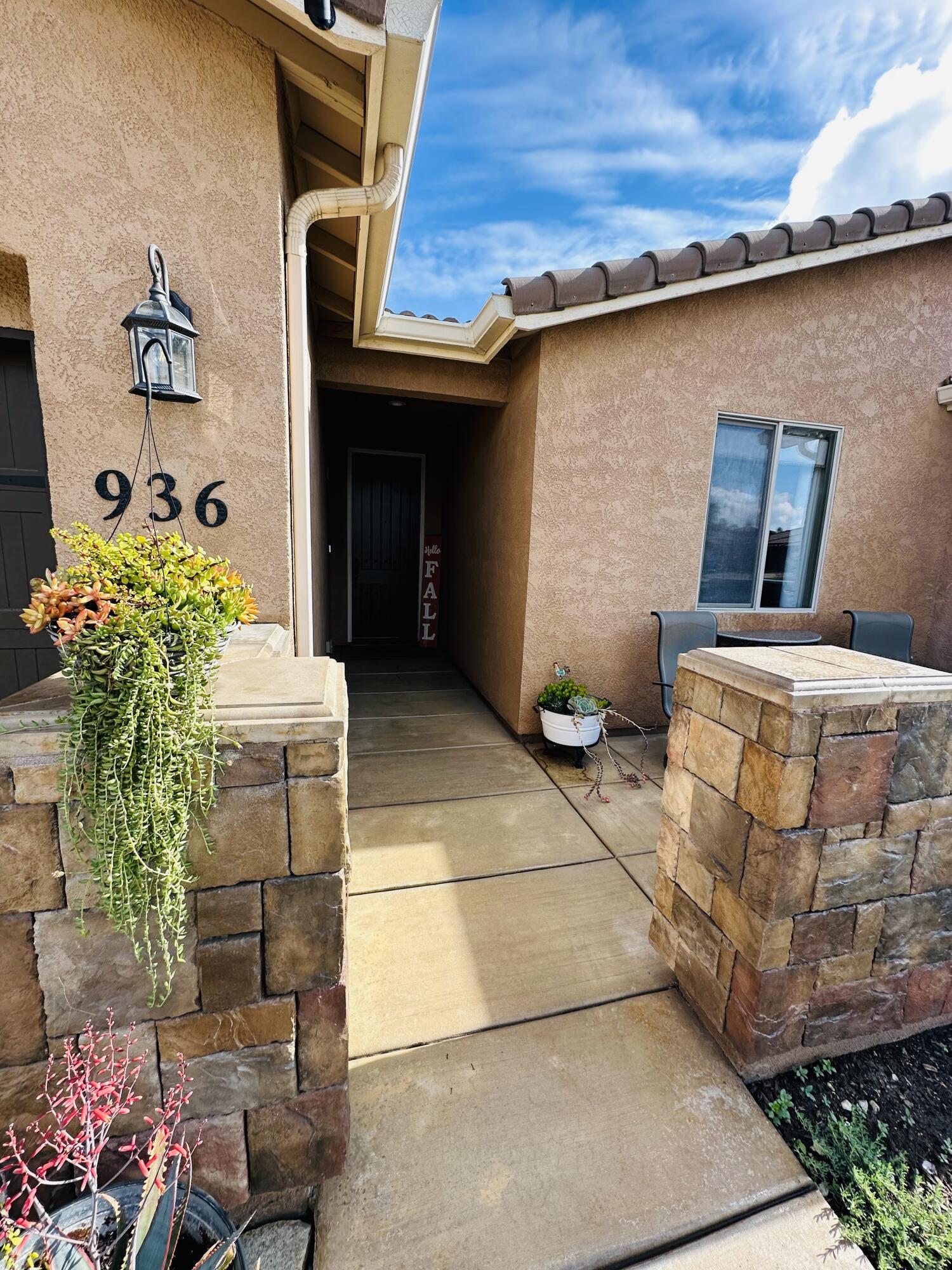 936 N Red Oak St, Porterville, CA 93257