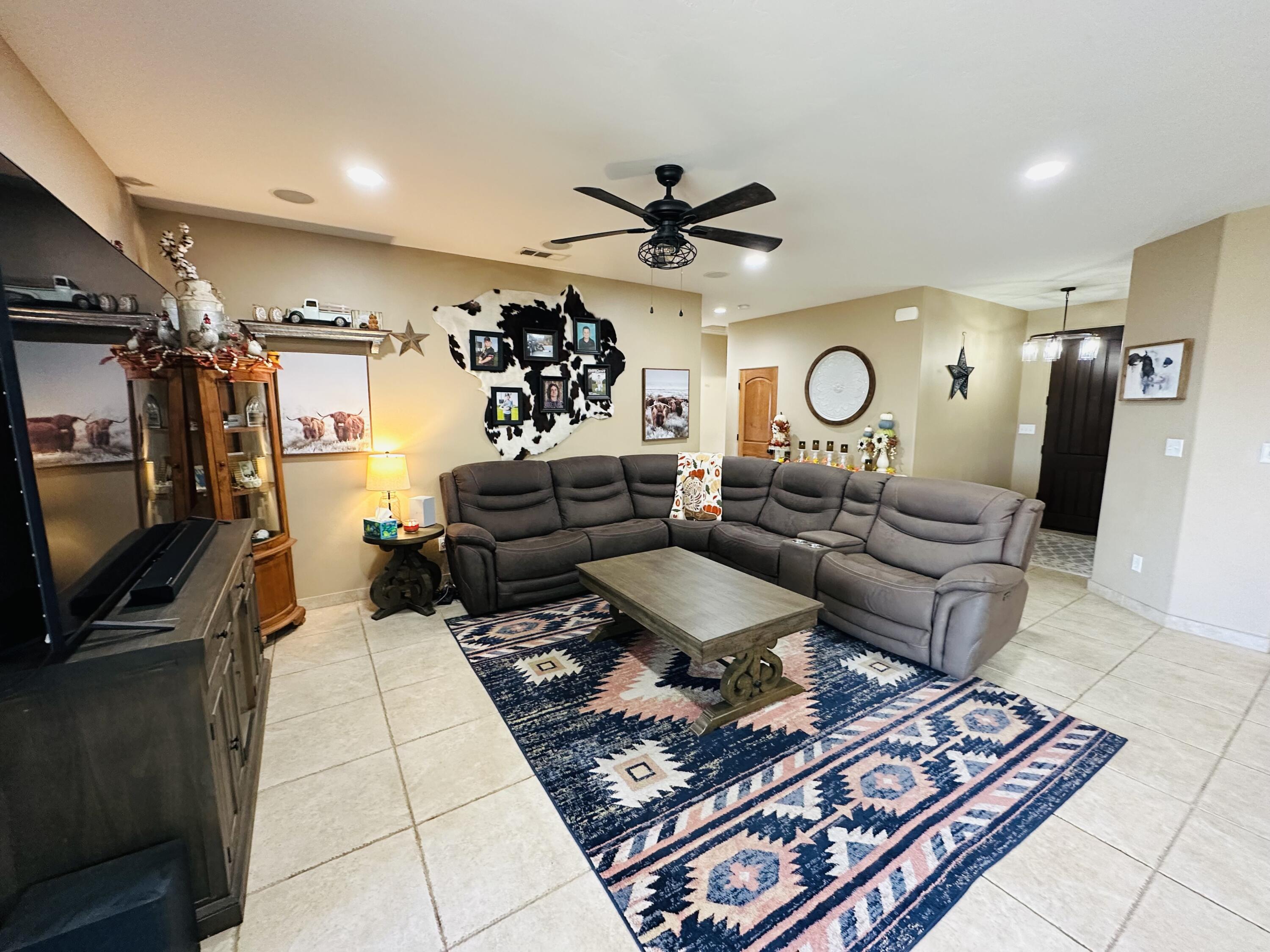 936 N Red Oak St, Porterville, CA 93257