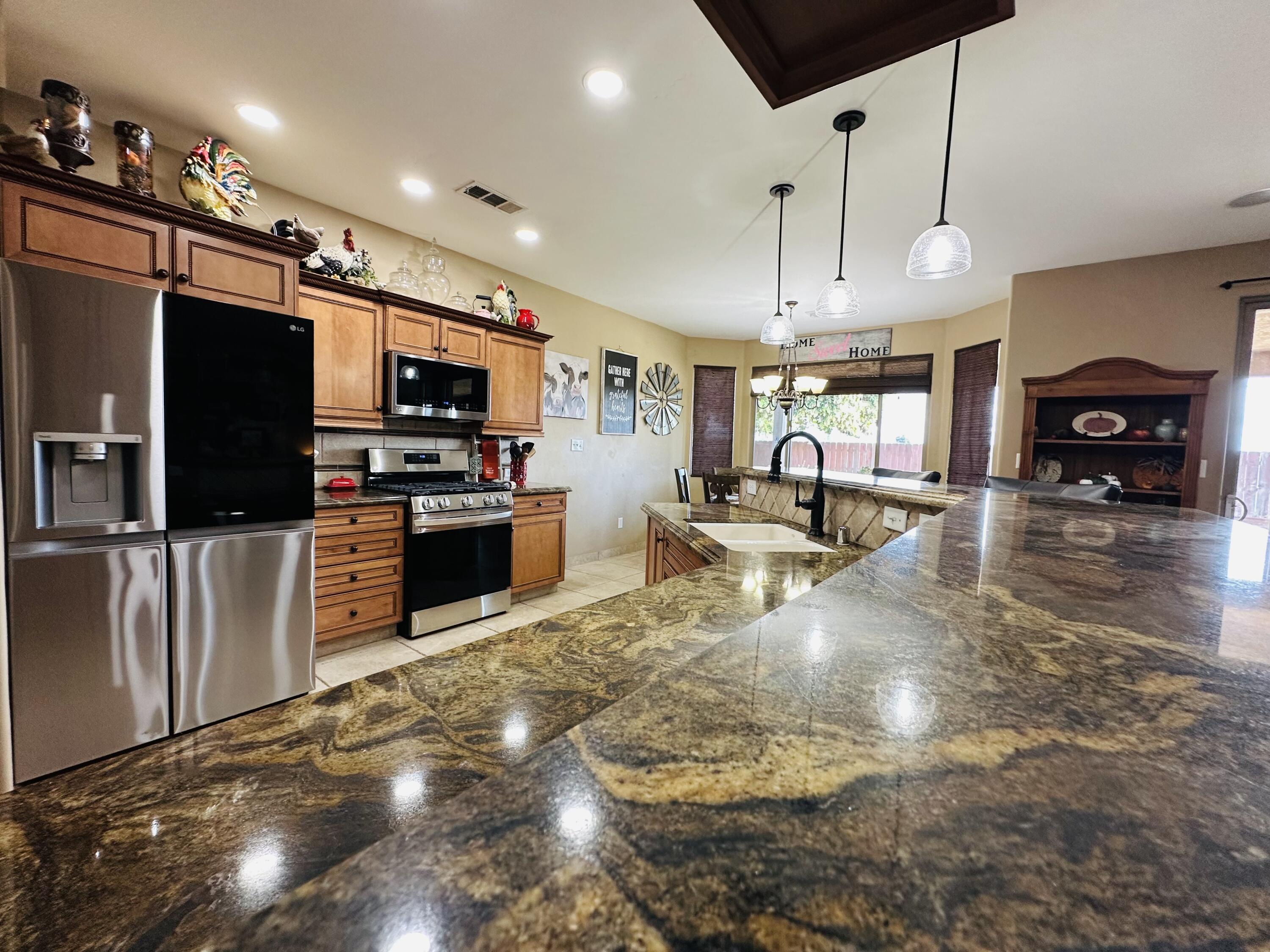 936 N Red Oak St, Porterville, CA 93257