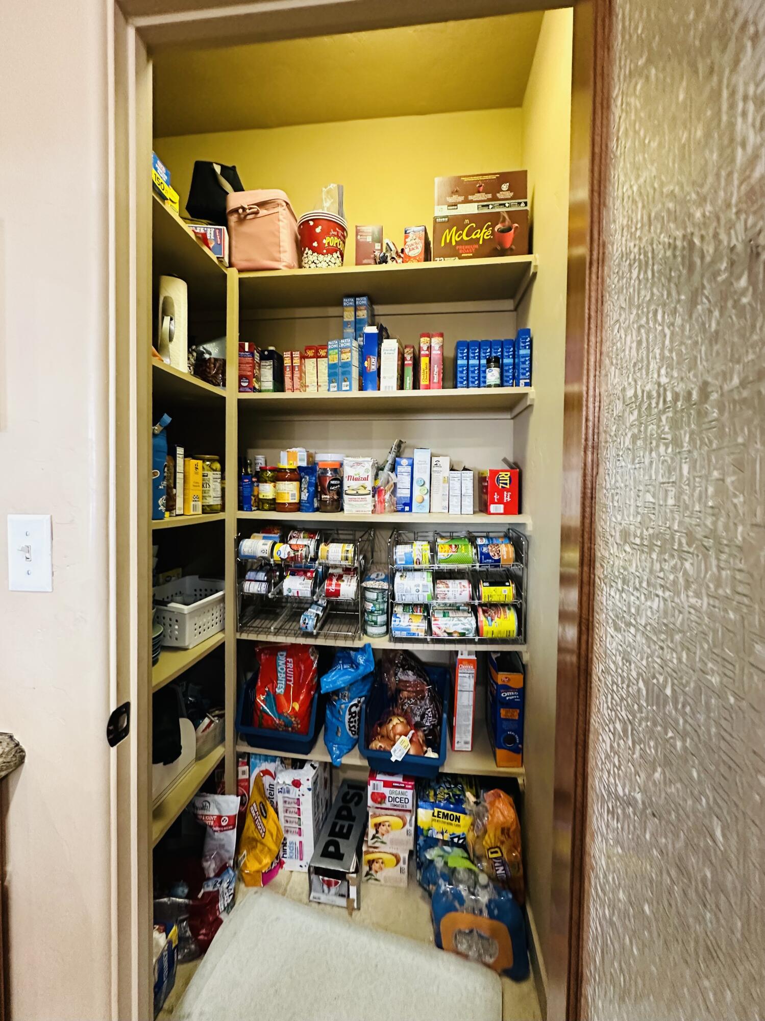 936 N Red Oak St, Porterville, CA 93257