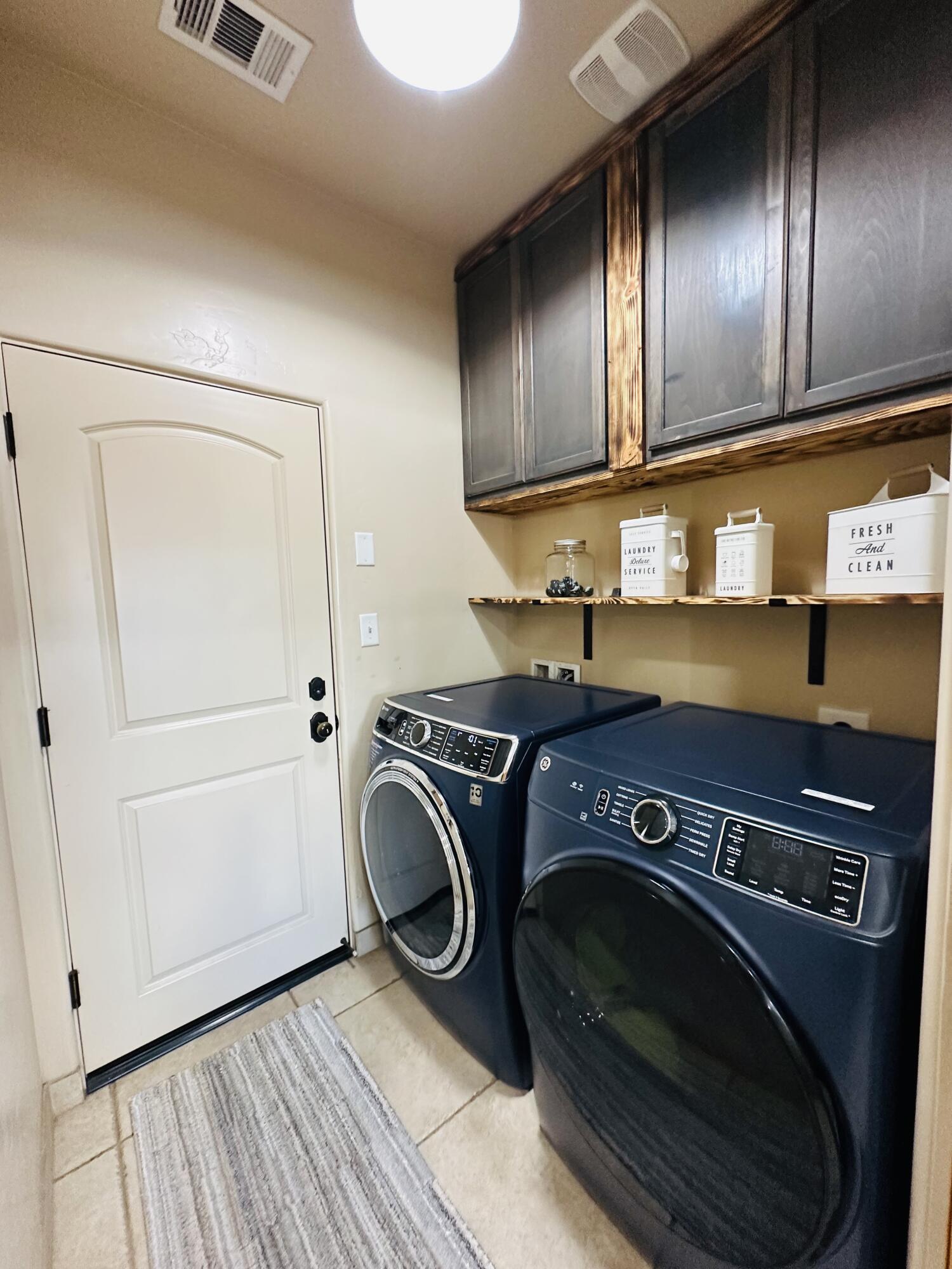 936 N Red Oak St, Porterville, CA 93257