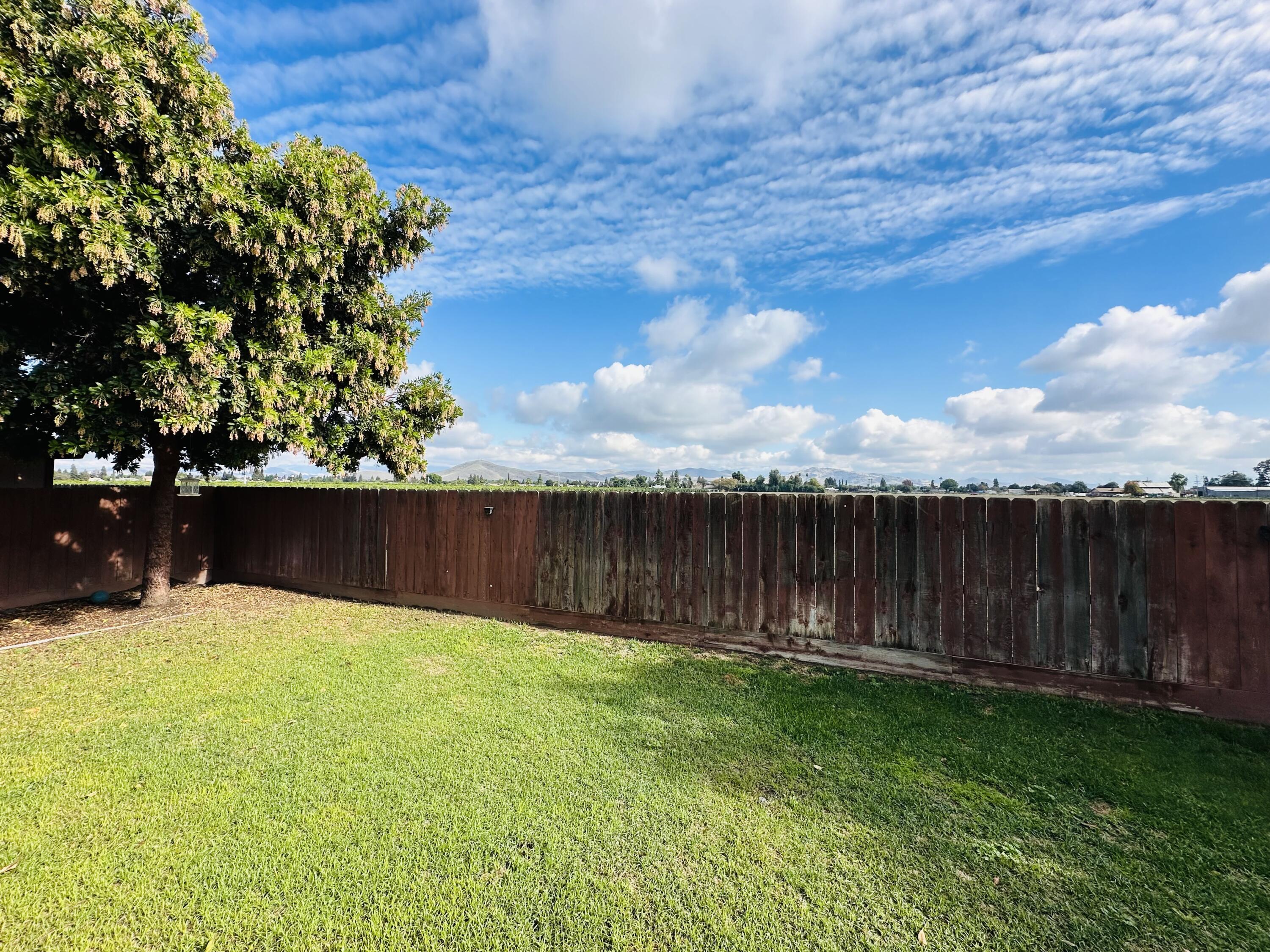 936 N Red Oak St, Porterville, CA 93257