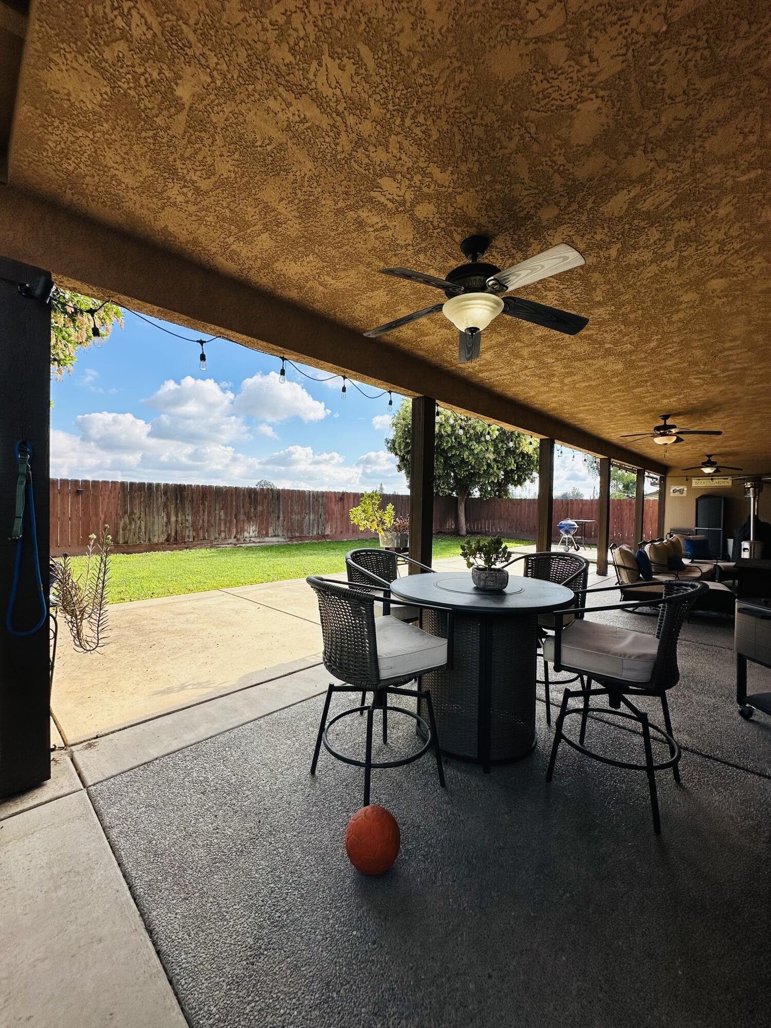 936 N Red Oak St, Porterville, CA 93257