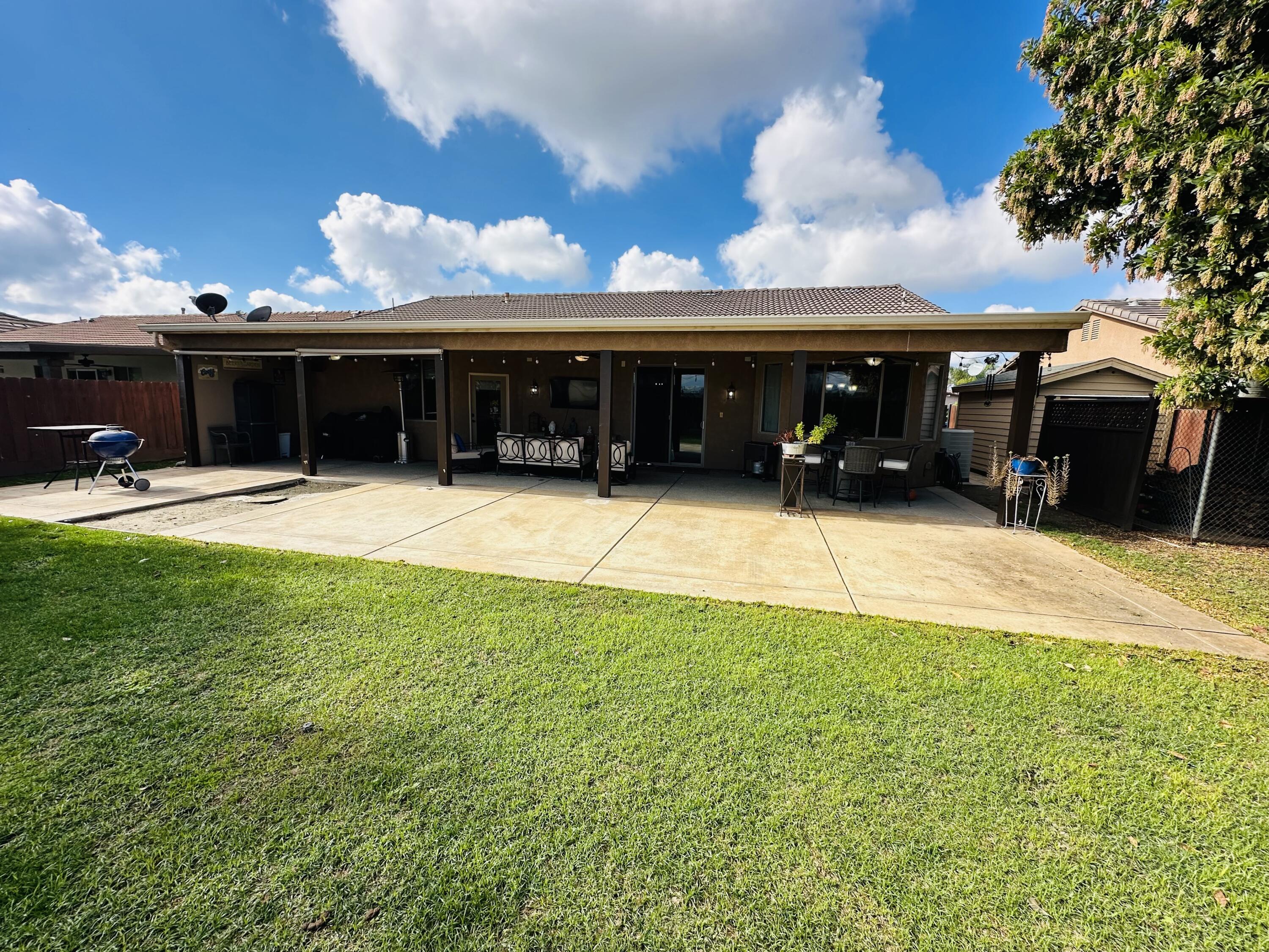 936 N Red Oak St, Porterville, CA 93257