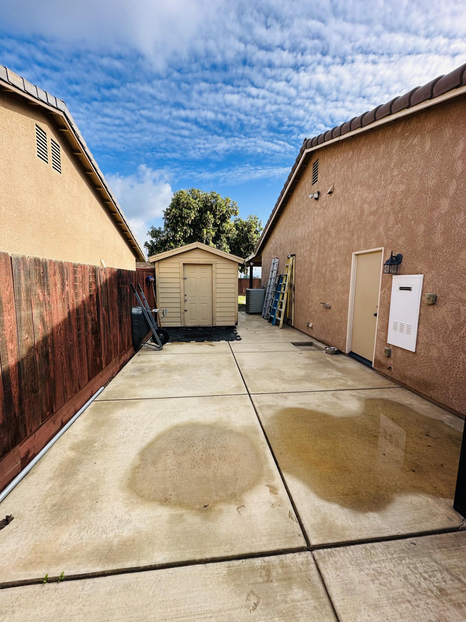 936 N Red Oak St, Porterville, CA 93257