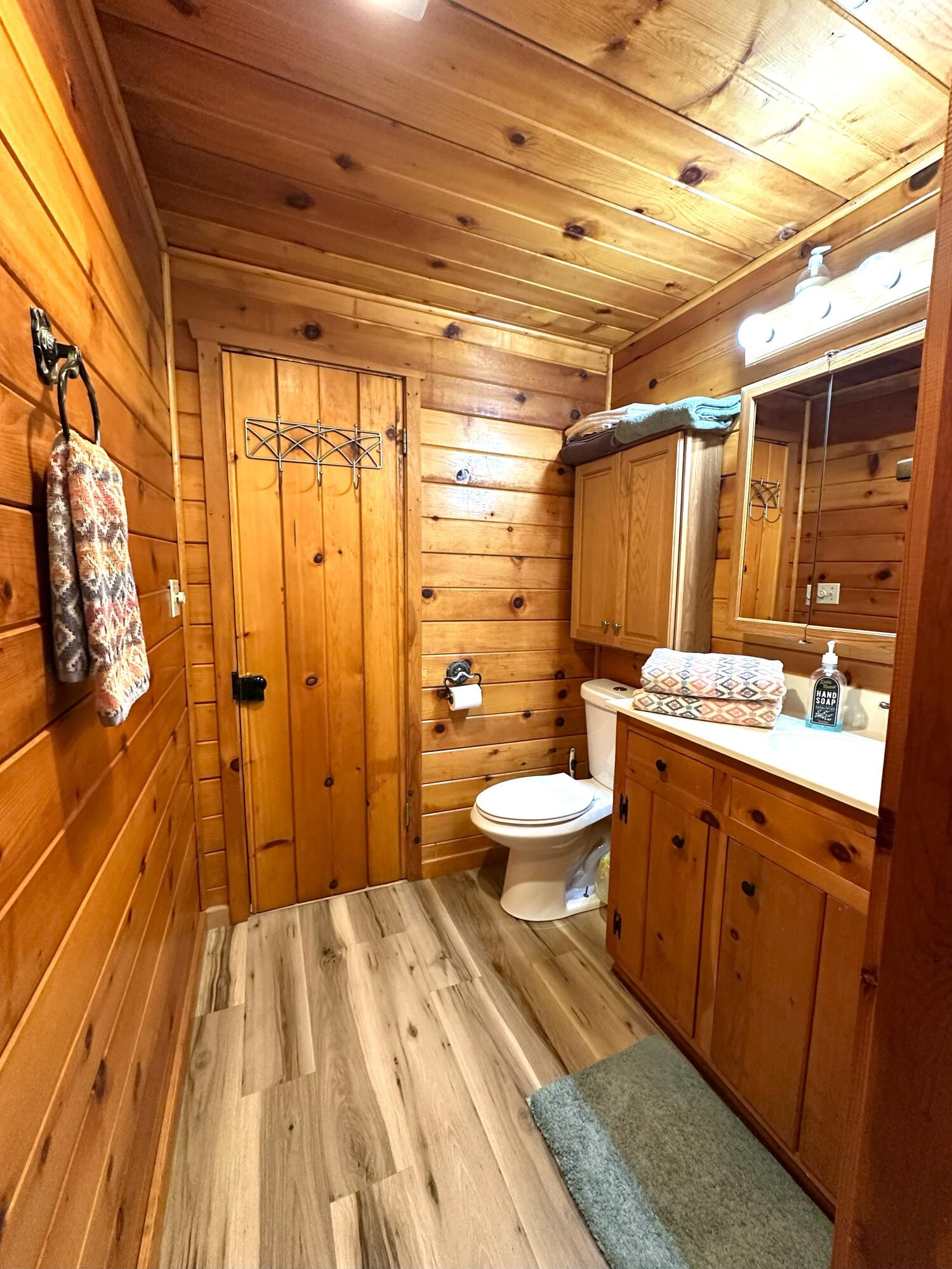 156 Capinero Dr, California Hot Springs, CA 93207