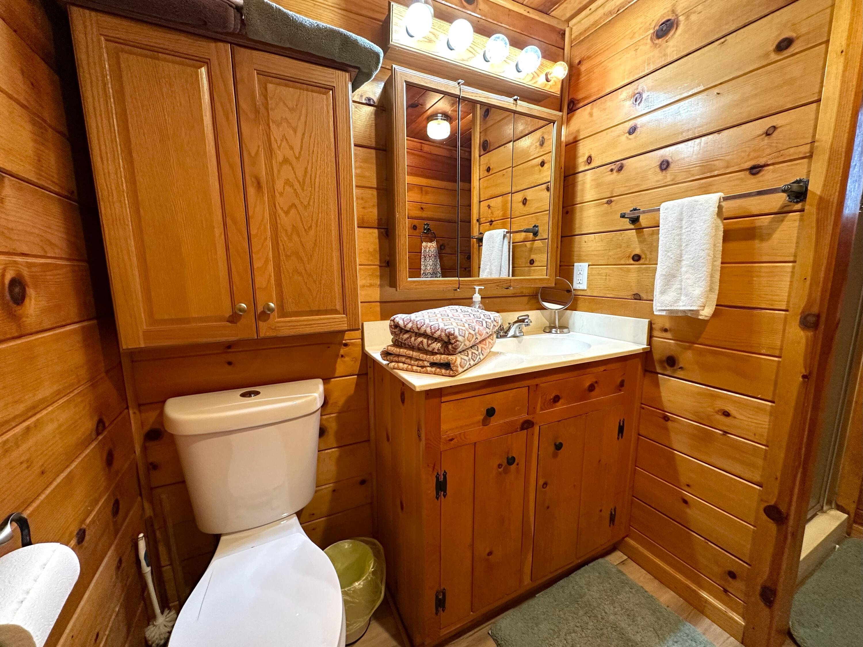 156 Capinero Dr, California Hot Springs, CA 93207