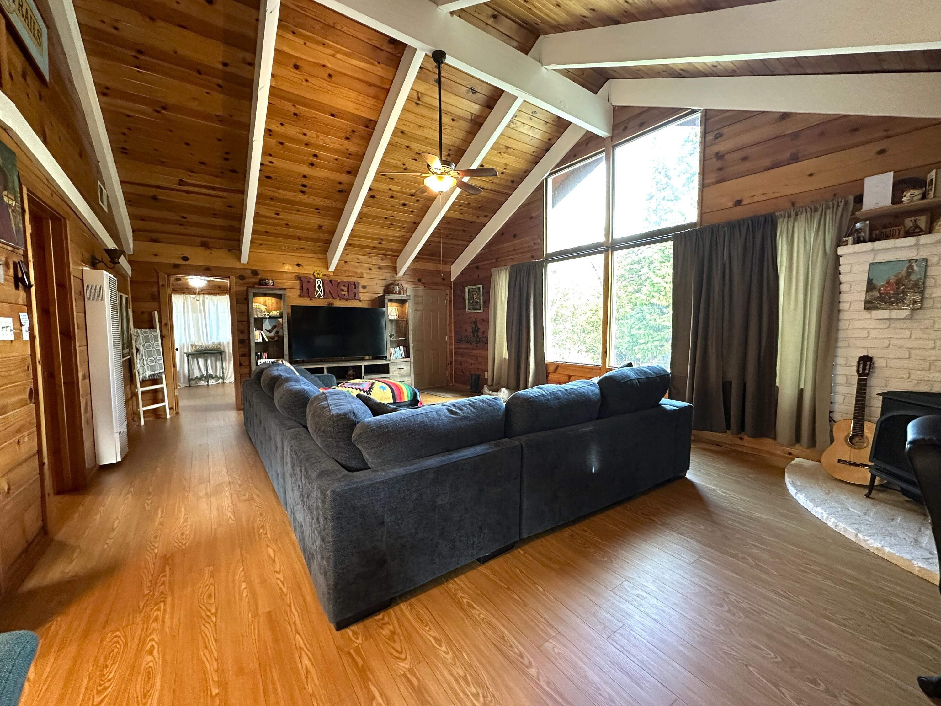 156 Capinero Dr, California Hot Springs, CA 93207