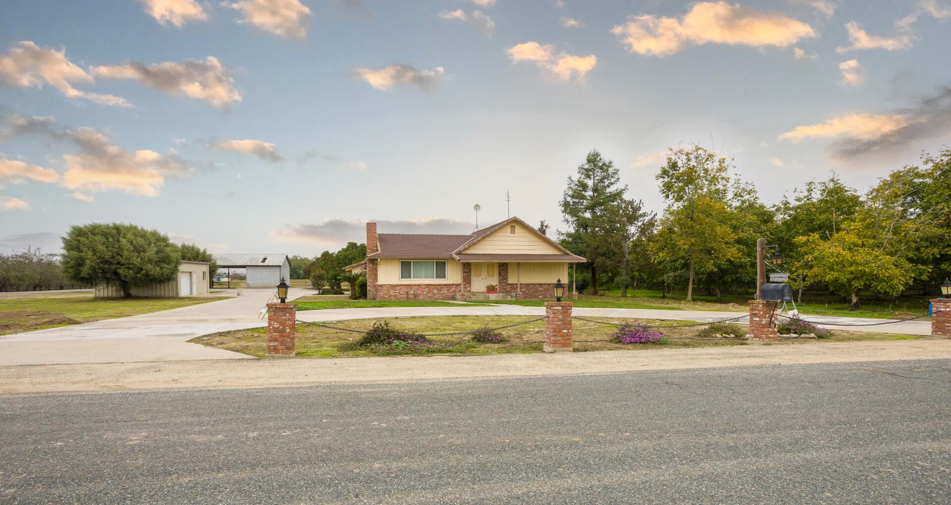 18200 Oklahoma Ave, Strathmore, CA 93267