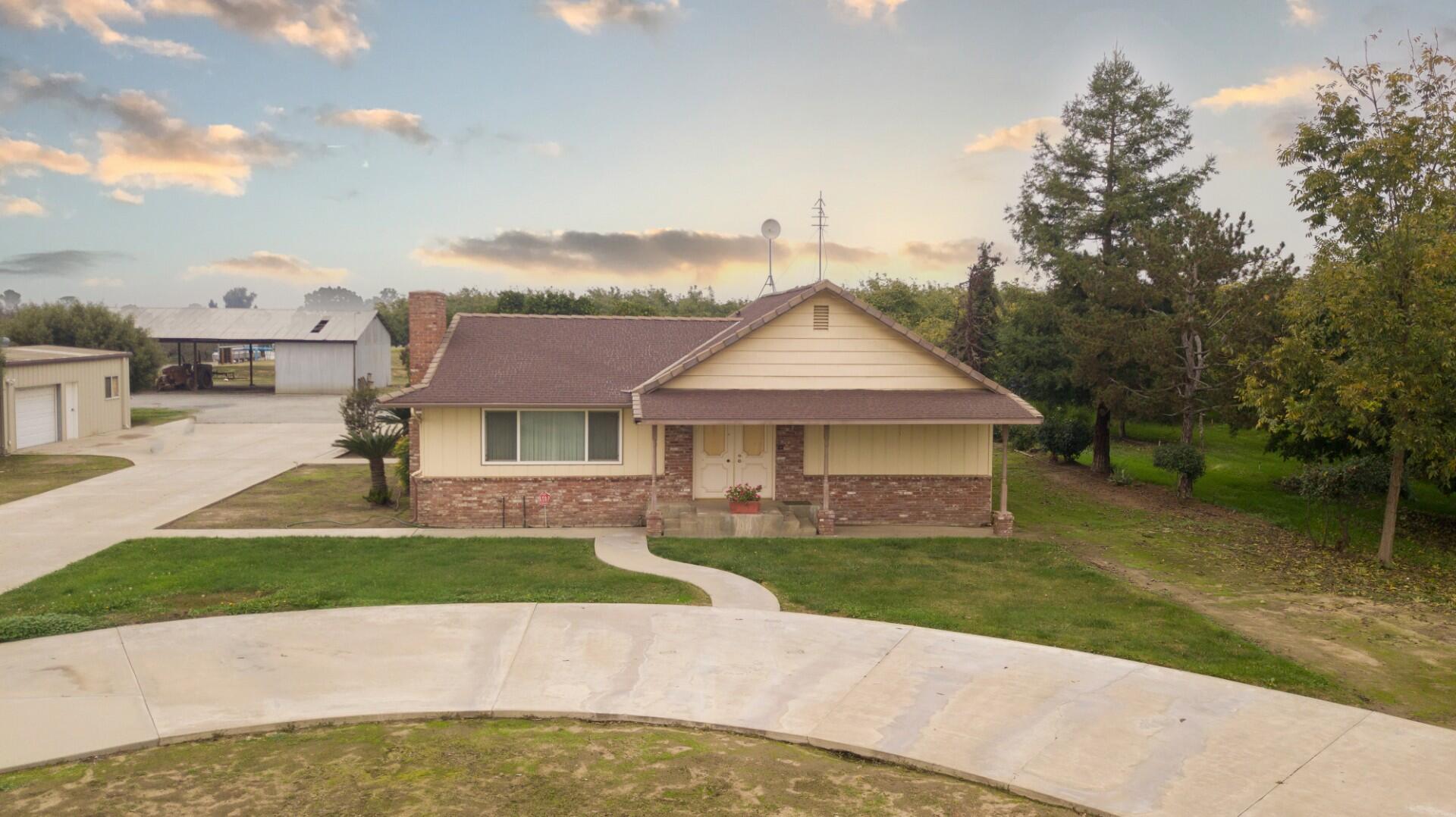 18200 Oklahoma Ave, Strathmore, CA 93267