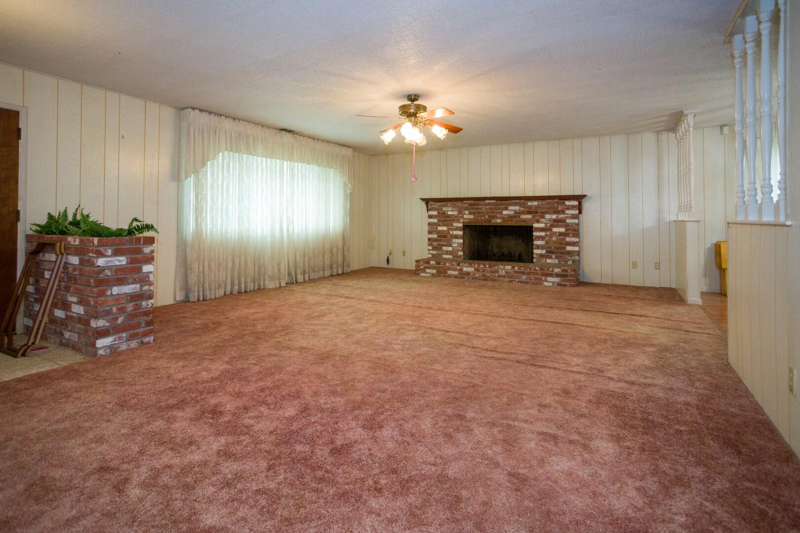 18200 Oklahoma Ave, Strathmore, CA 93267