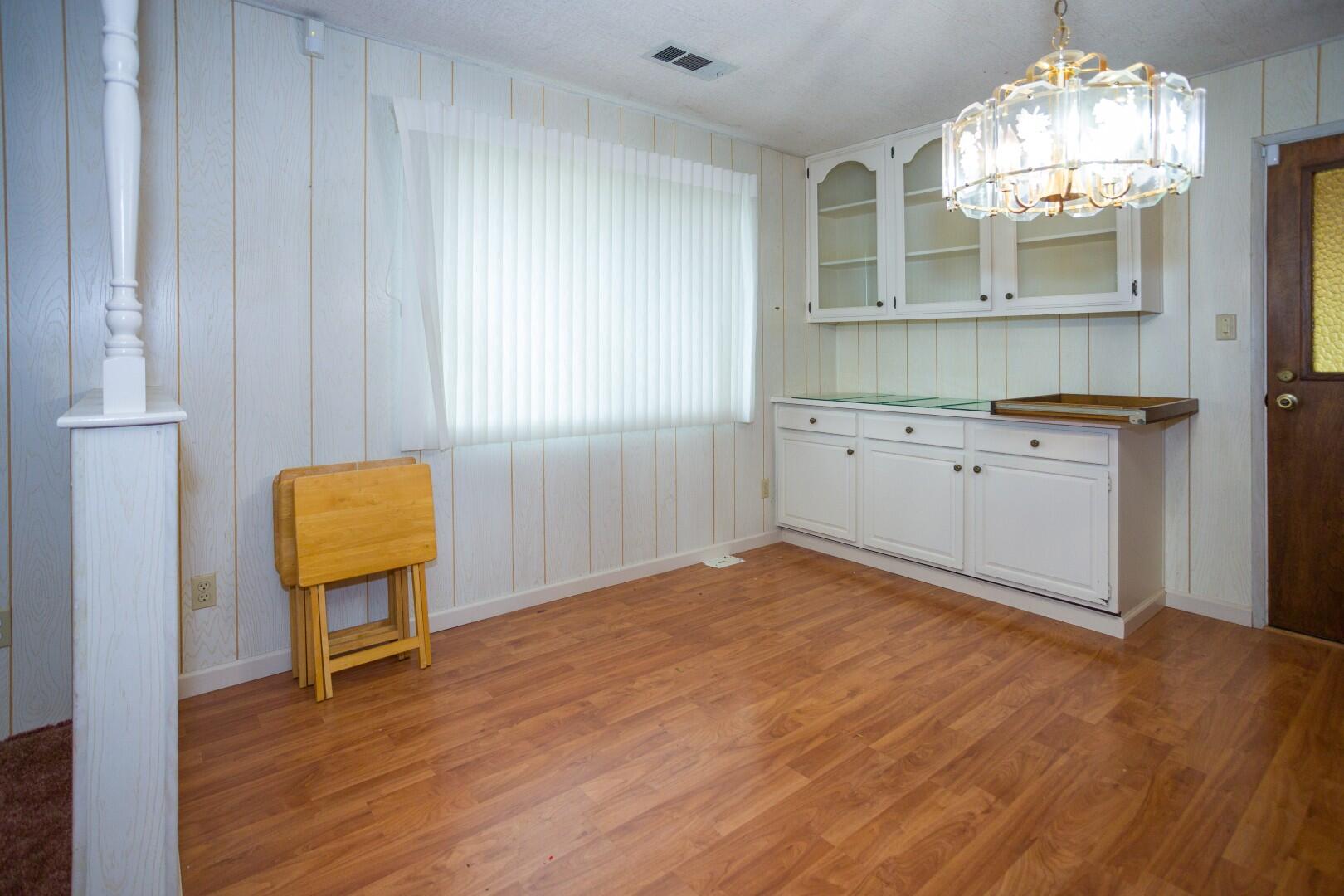 18200 Oklahoma Ave, Strathmore, CA 93267