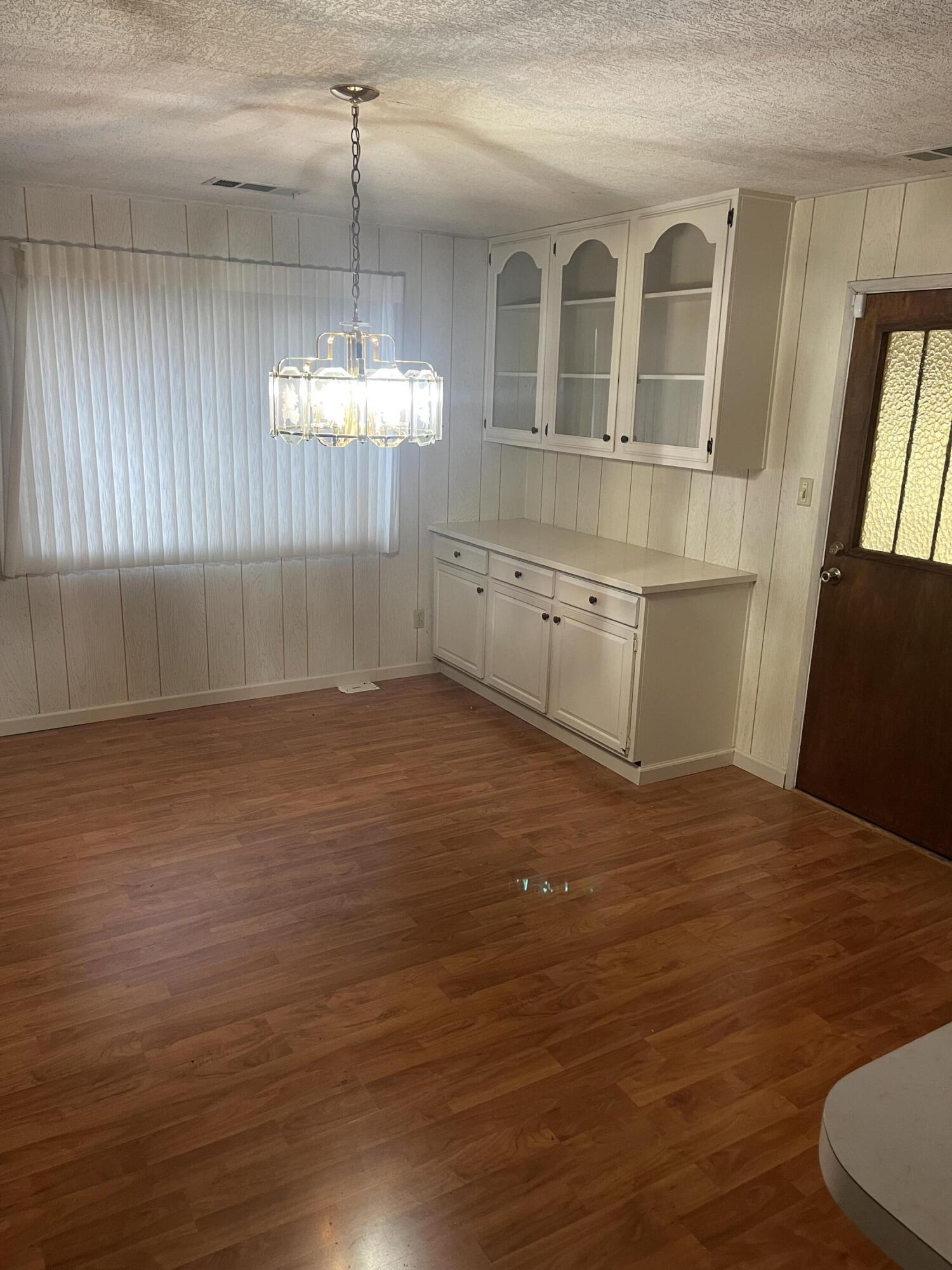 18200 Oklahoma Ave, Strathmore, CA 93267