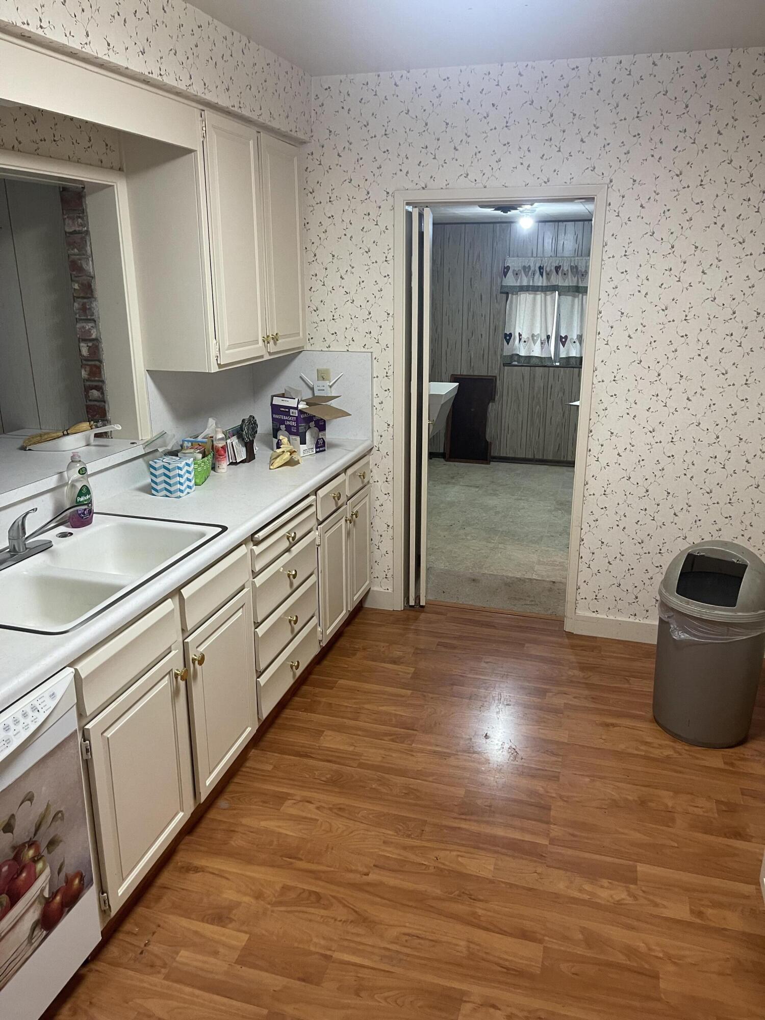 18200 Oklahoma Ave, Strathmore, CA 93267