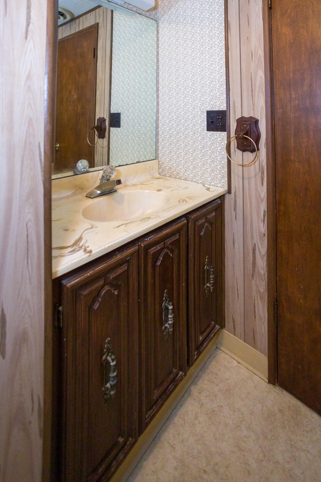 18200 Oklahoma Ave, Strathmore, CA 93267