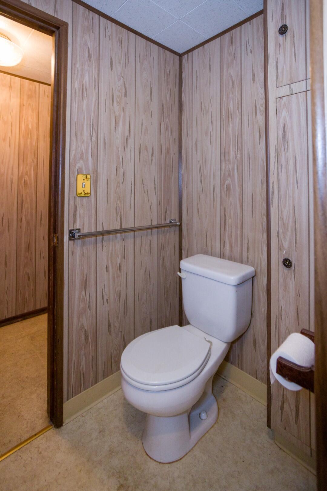 18200 Oklahoma Ave, Strathmore, CA 93267