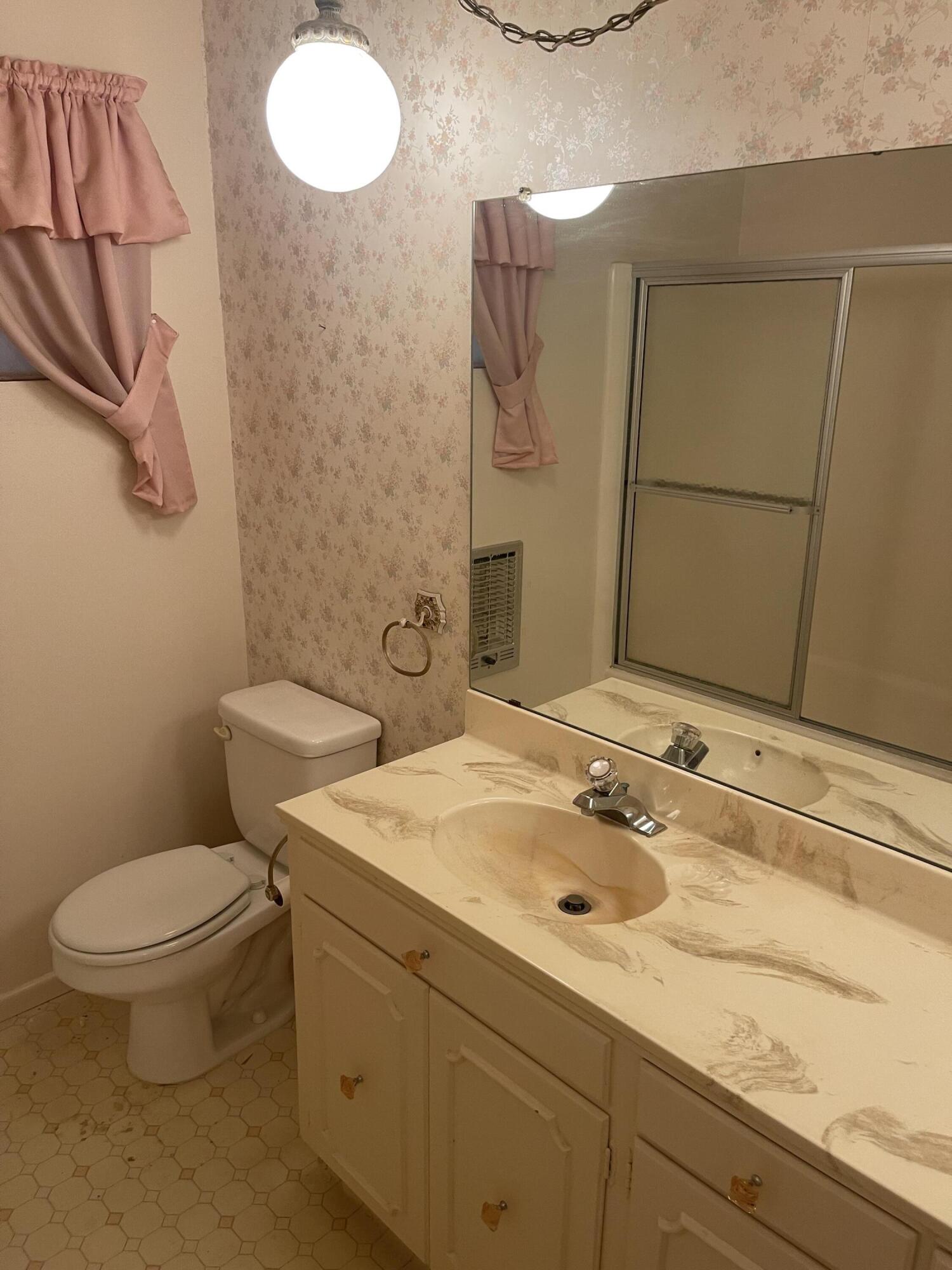 18200 Oklahoma Ave, Strathmore, CA 93267